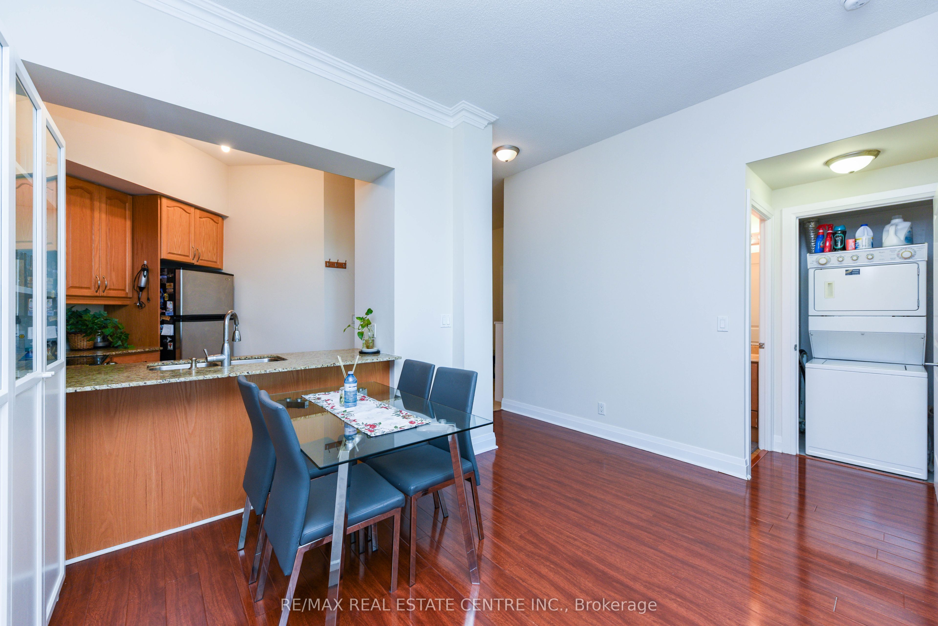 90 Absolute Avenue 2605 Property Photo 6