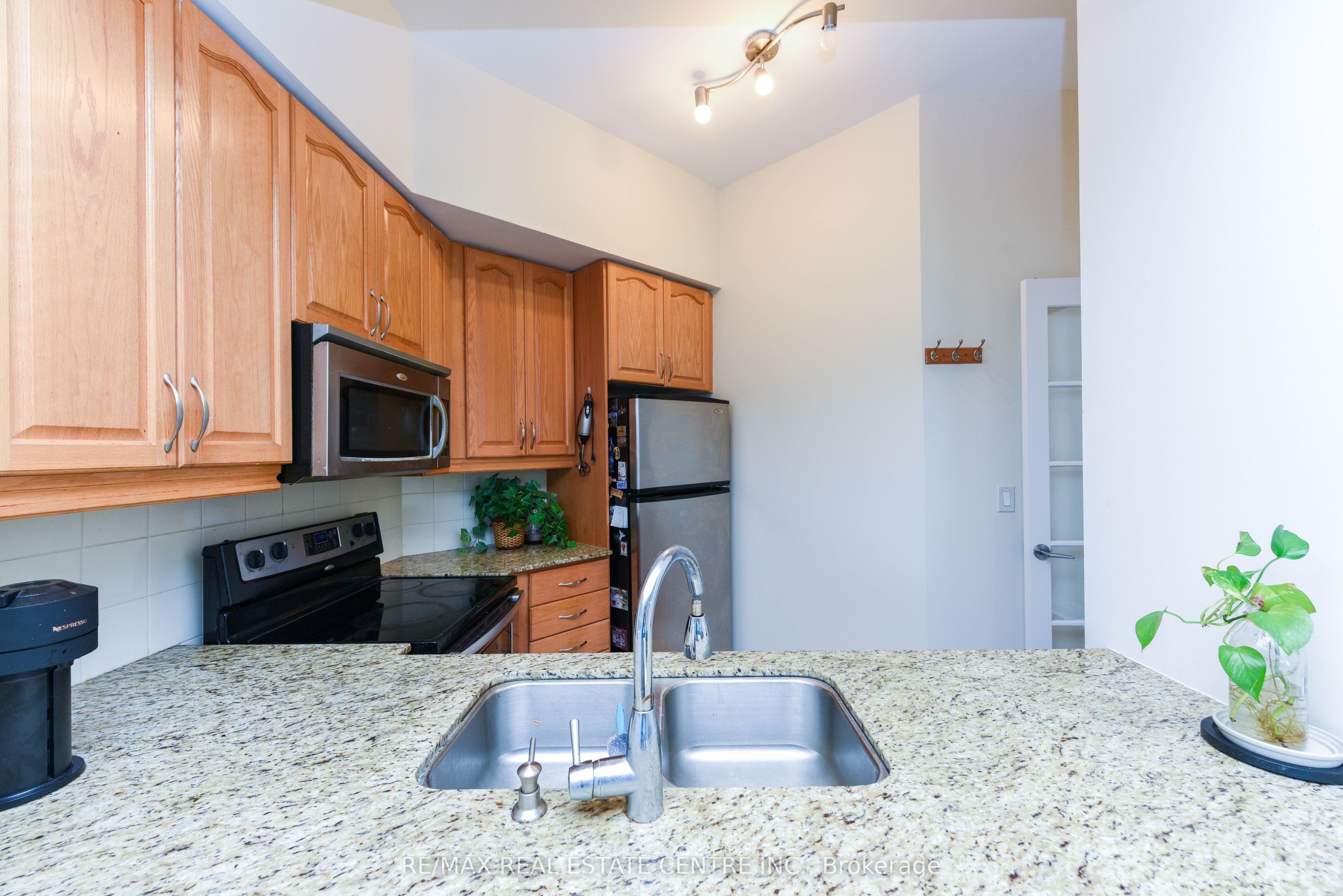 90 Absolute Avenue 2605 Property Photo 8