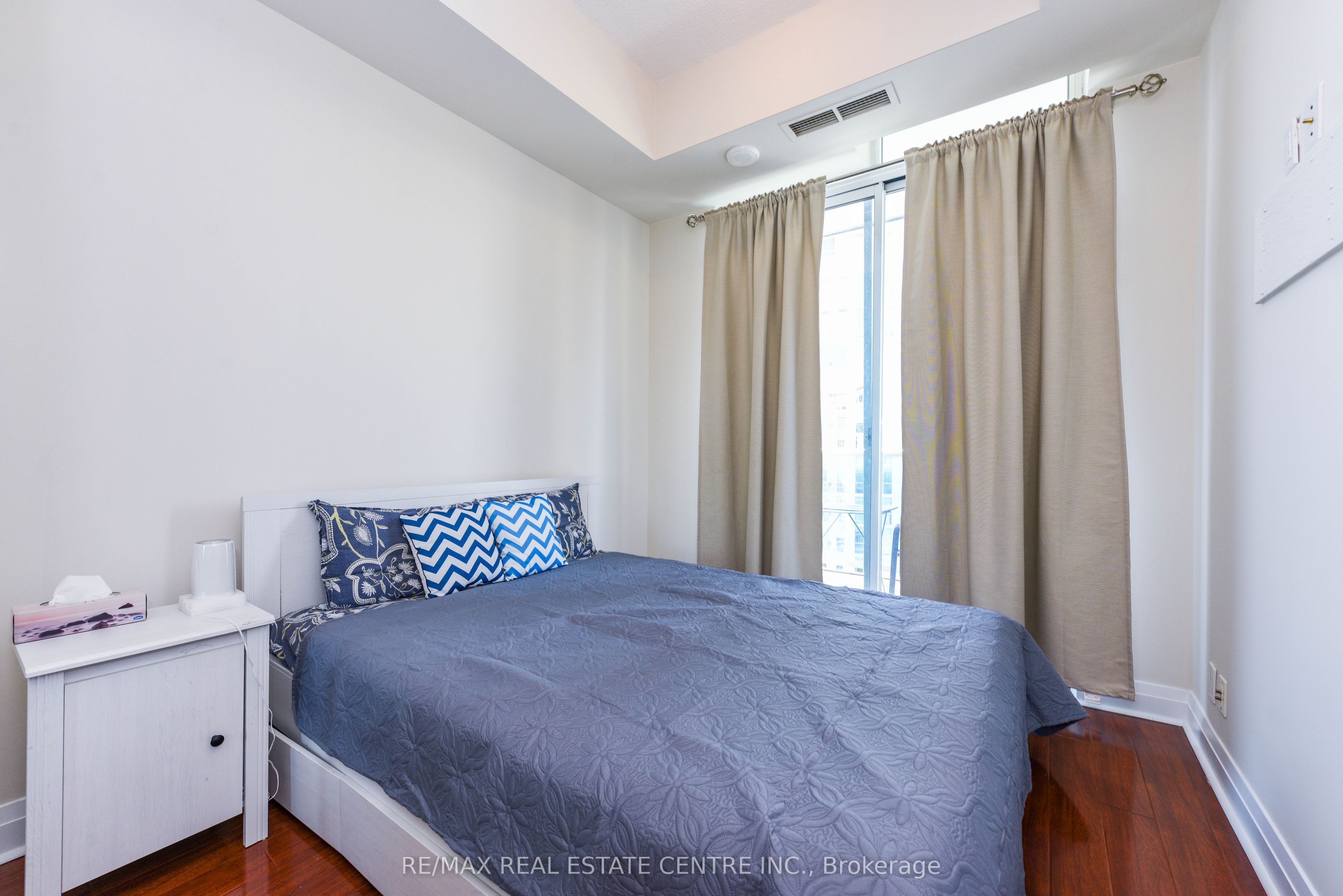 90 Absolute Avenue 2605 Property Photo 13
