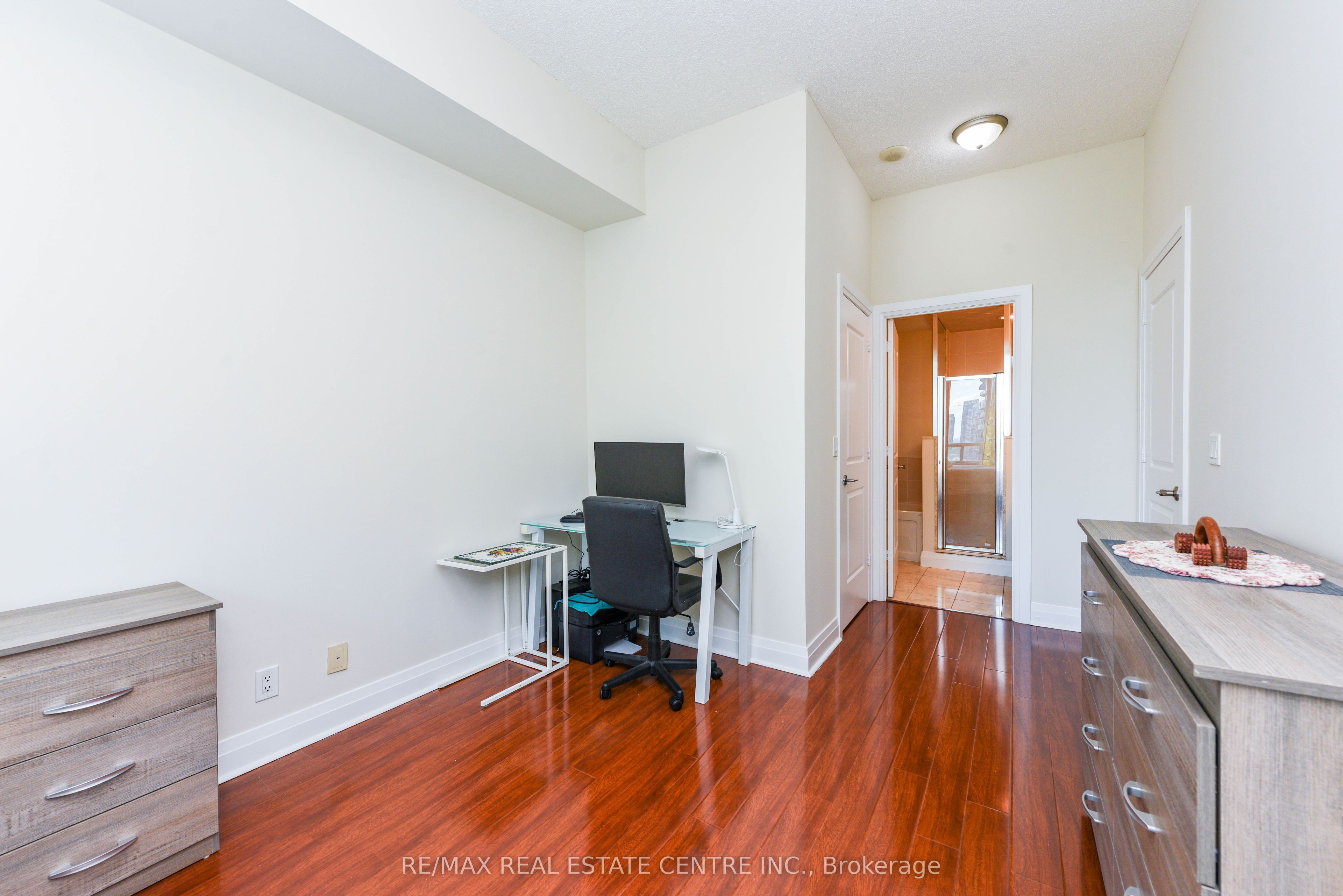 90 Absolute Avenue 2605 Property Photo 18