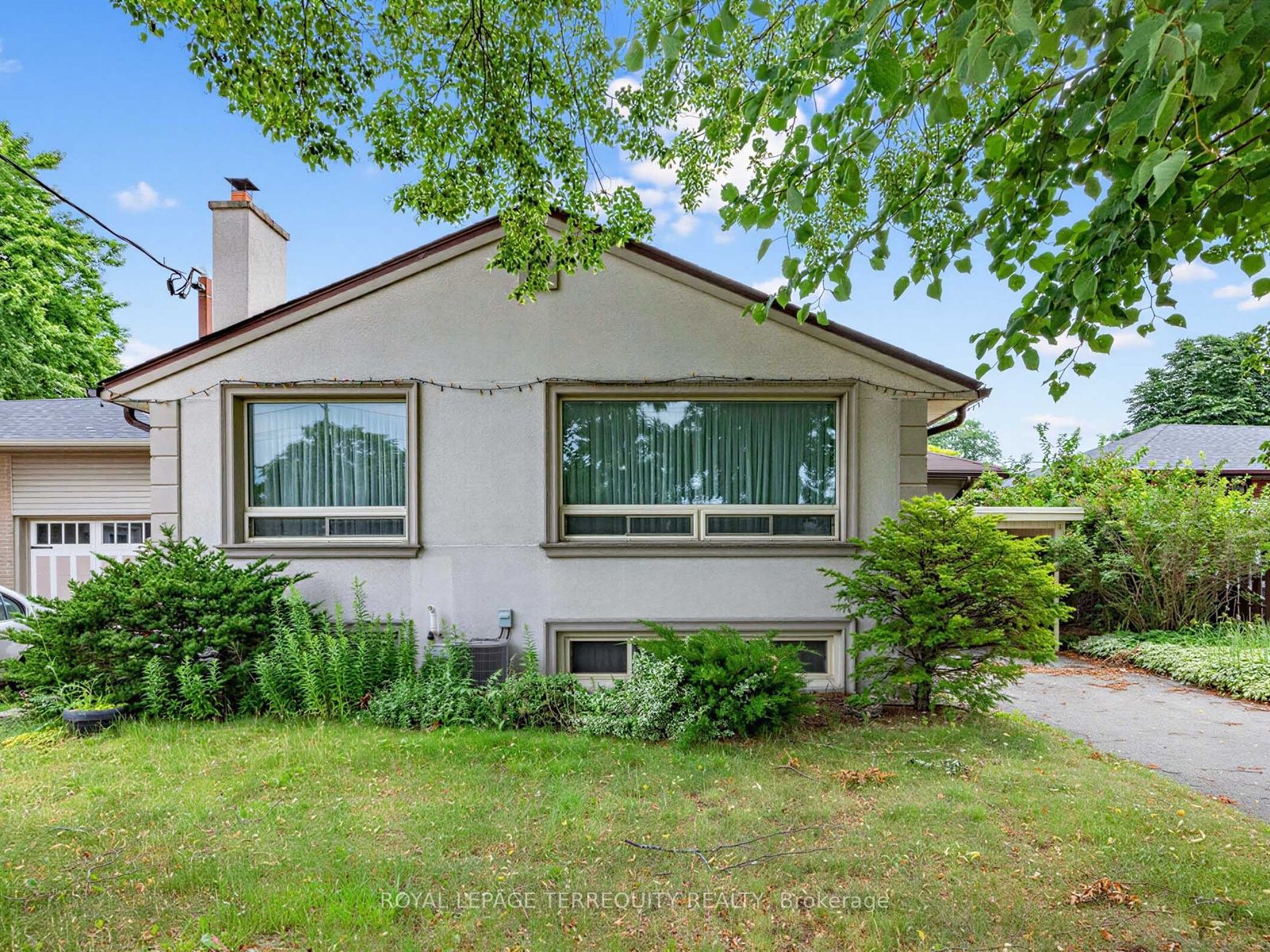 359 Renforth Drive Property Photo 4