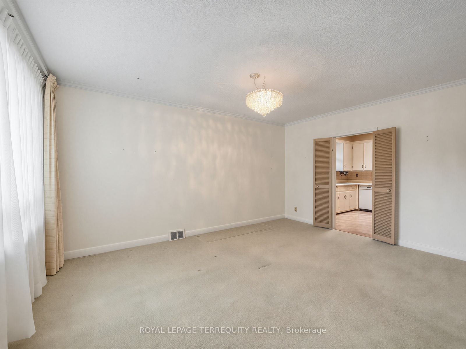 359 Renforth Drive Property Photo 7