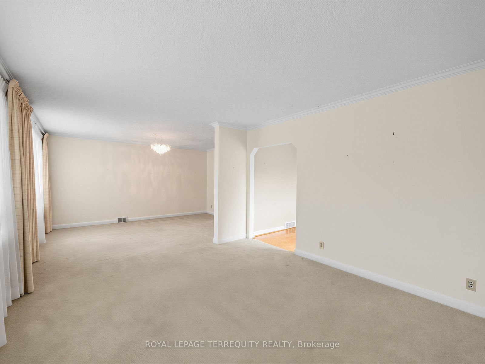 359 Renforth Drive Property Photo 8