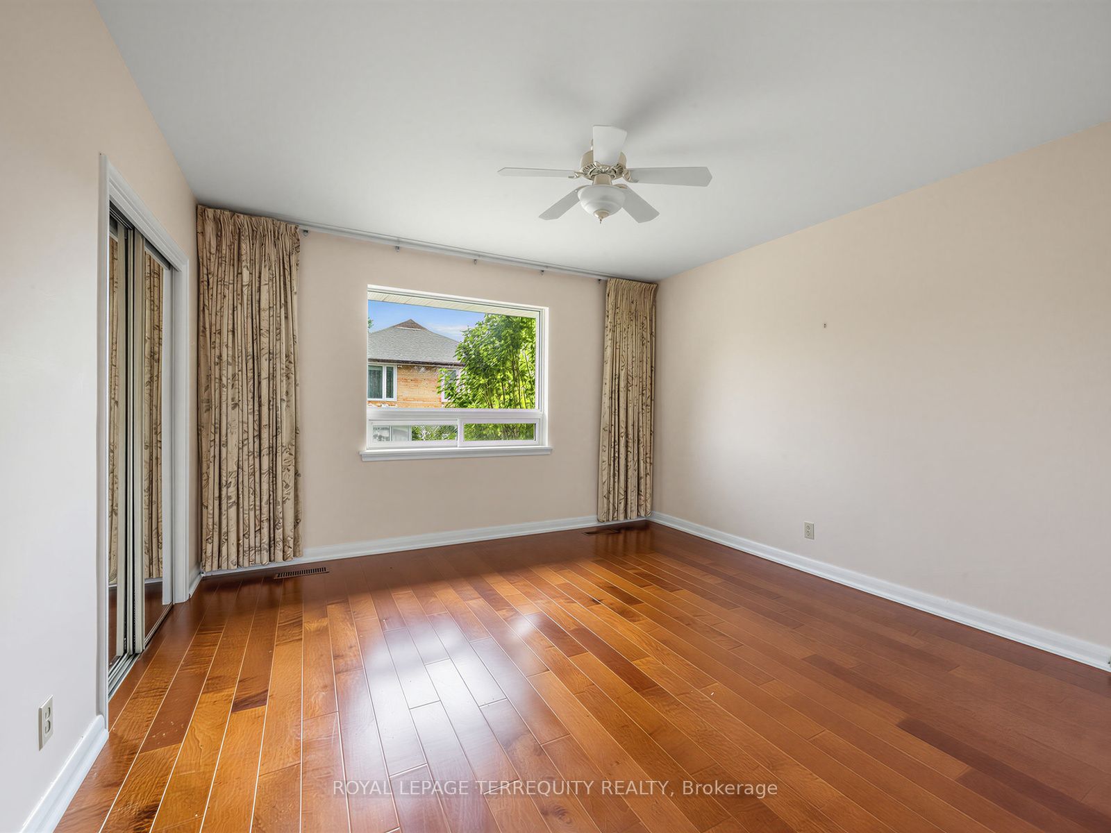 359 Renforth Drive Property Photo 15