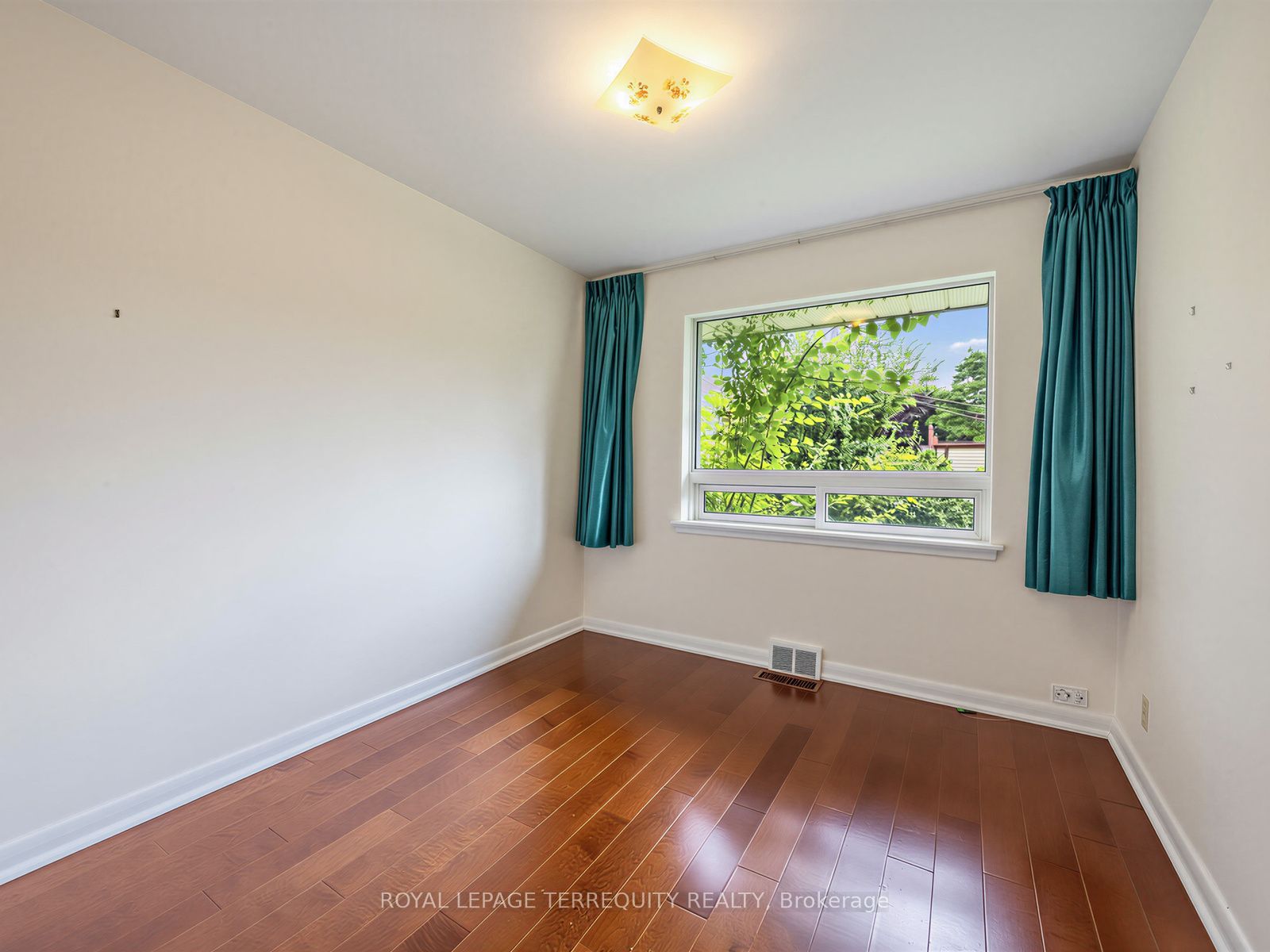 359 Renforth Drive Property Photo 19