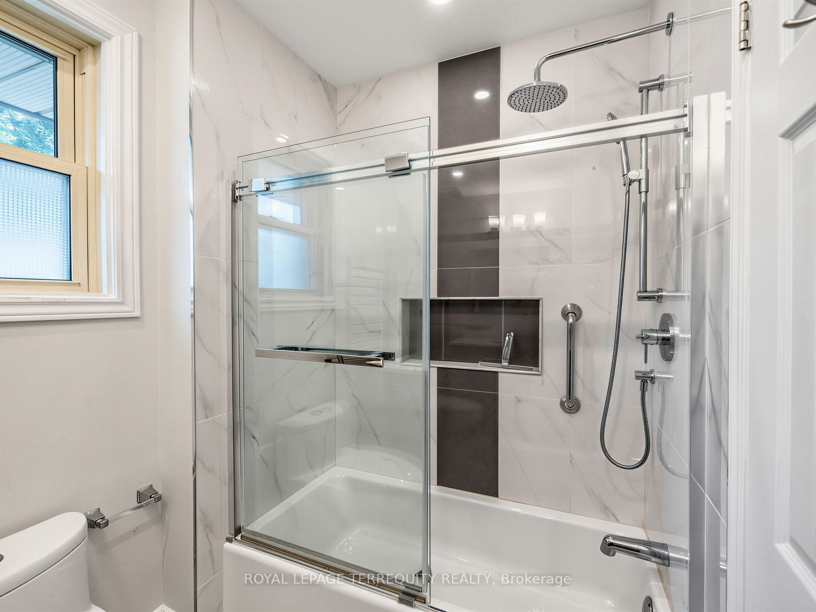 359 Renforth Drive Property Photo 22