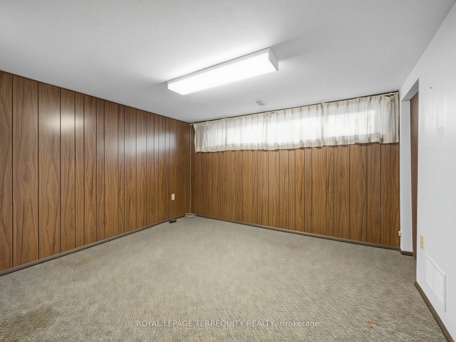 359 Renforth Drive Property Photo 24
