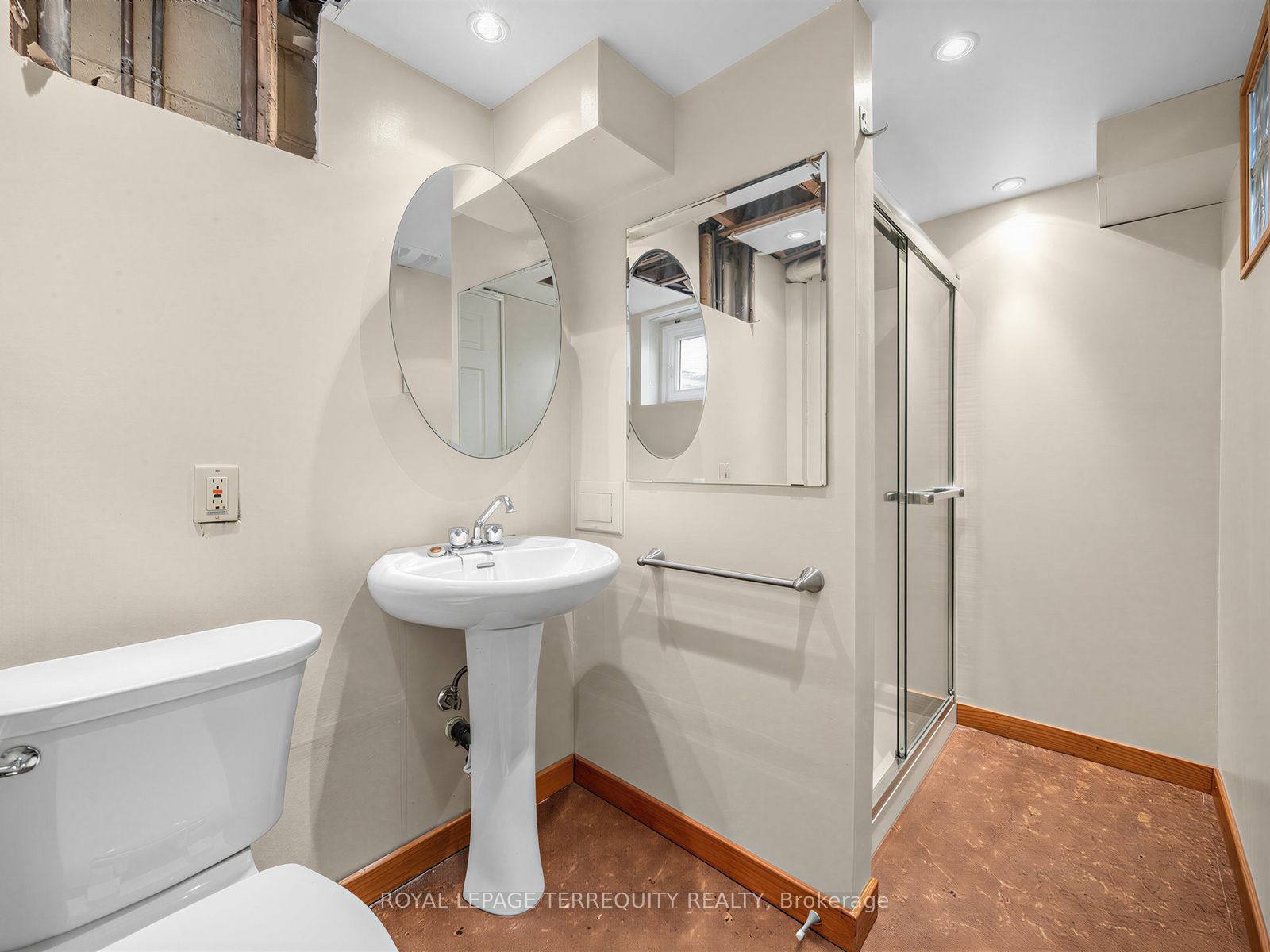 359 Renforth Drive Property Photo 28