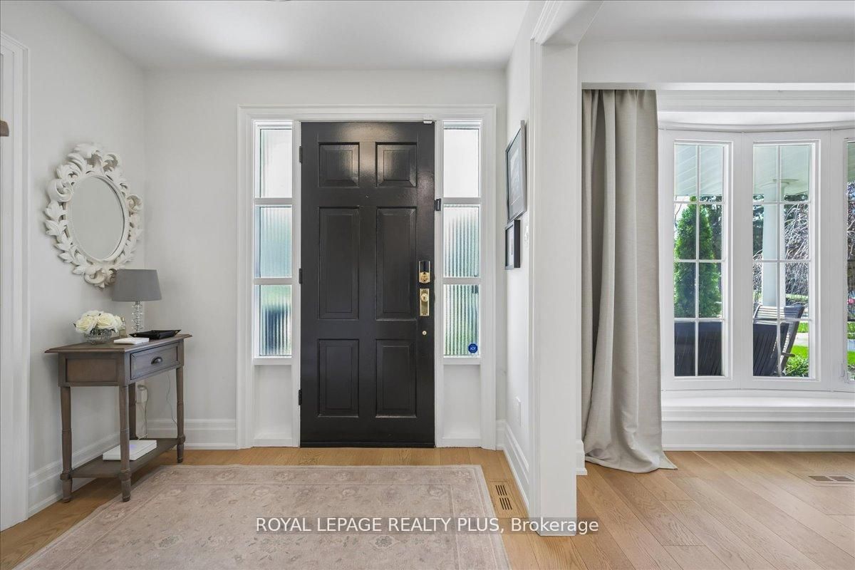 1594 Calumet Place Property Photo 7