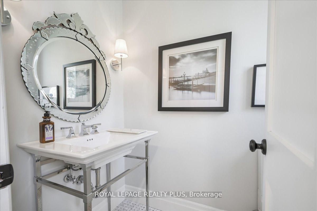 1594 Calumet Place Property Photo 23