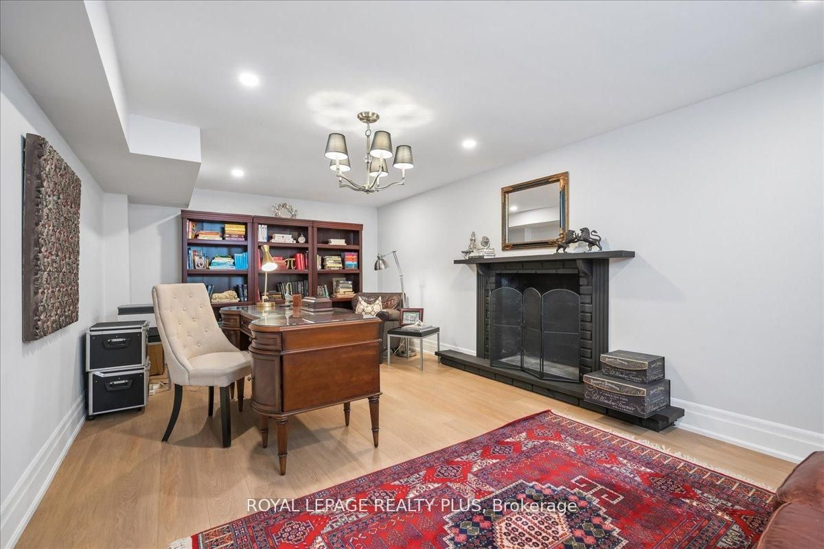 1594 Calumet Place Property Photo 34