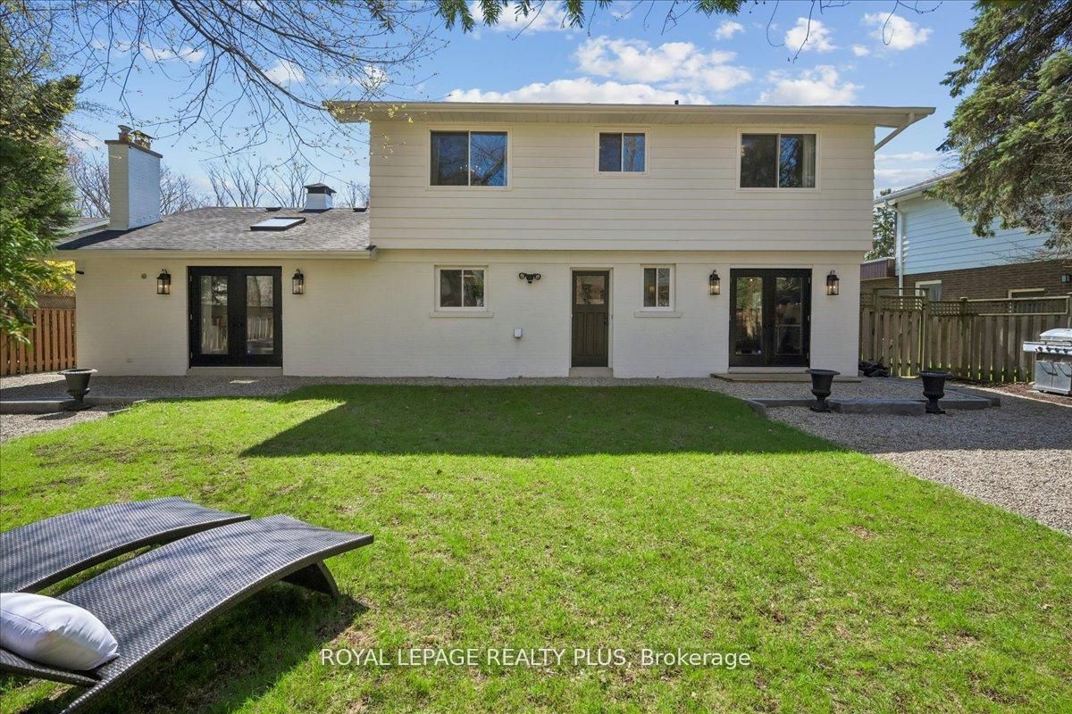 1594 Calumet Place Property Photo 43
