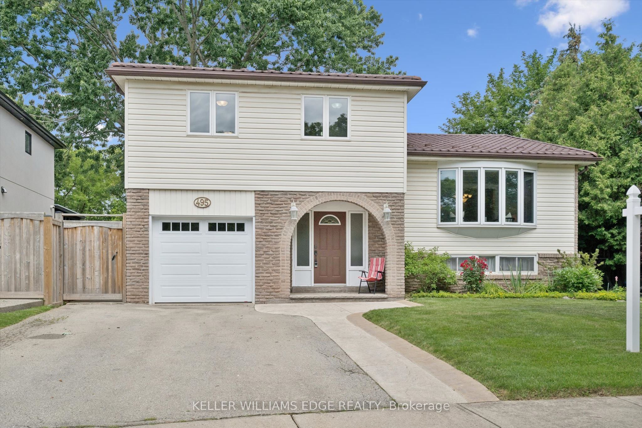 495 Tipperton Crescent Property Photo 2