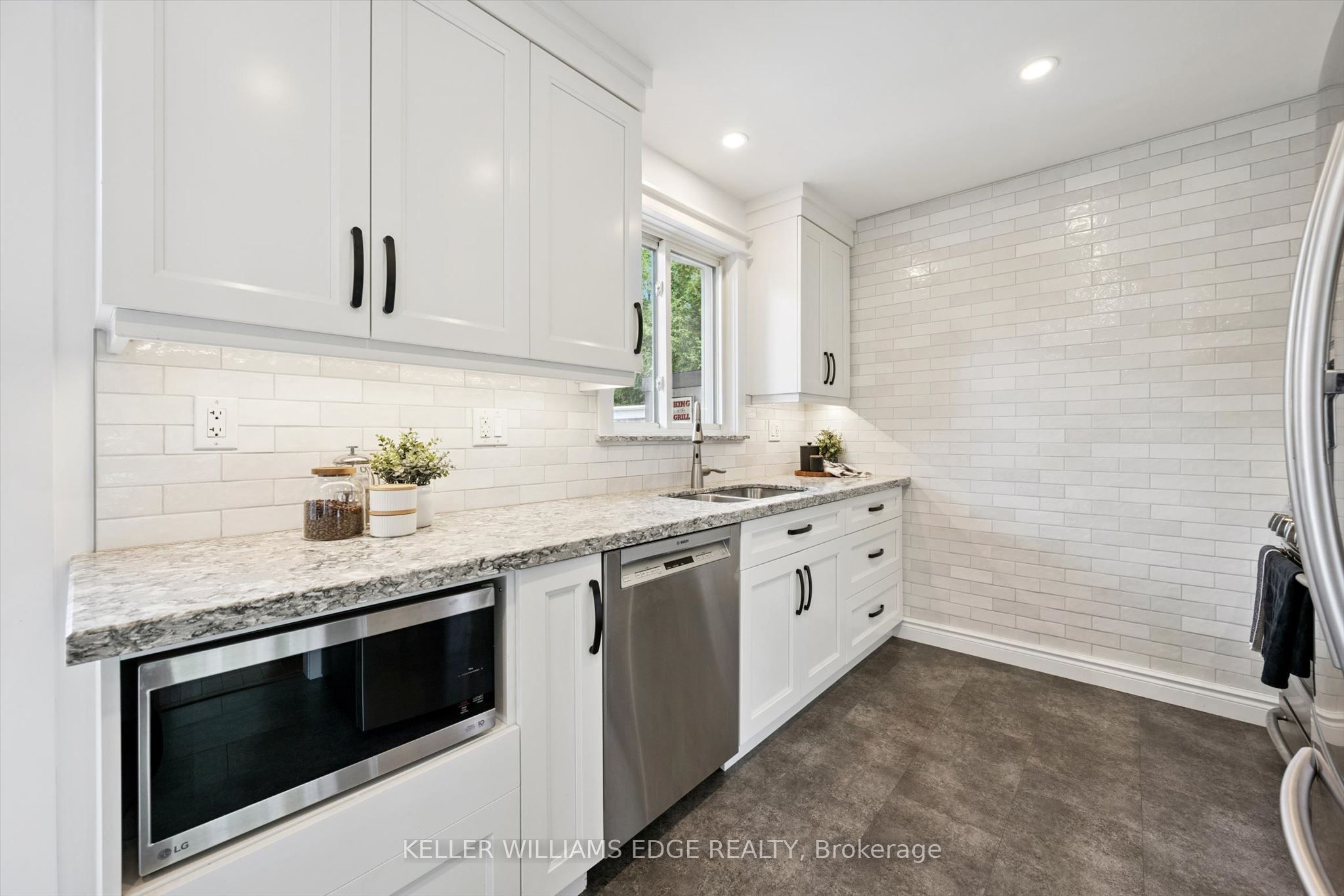 495 Tipperton Crescent Property Photo 15