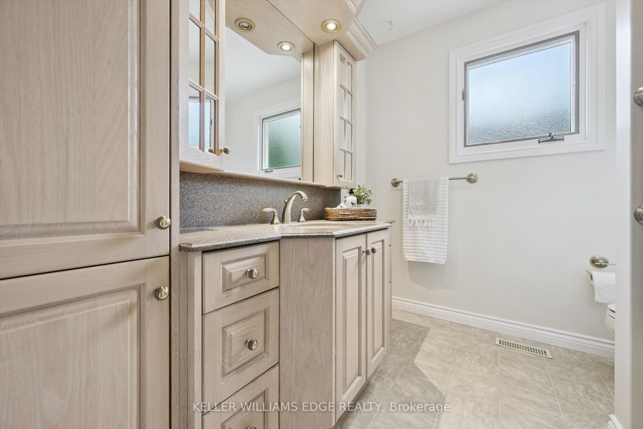 495 Tipperton Crescent Property Photo 29