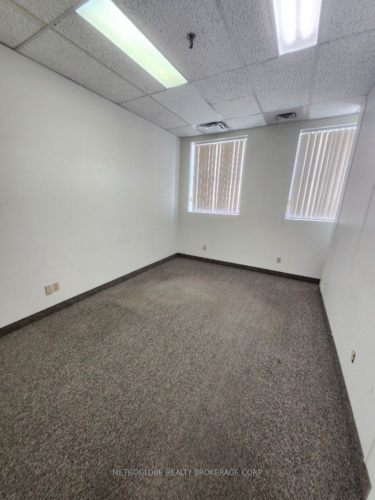 1030 Kamato Road 204 Property Photo 4