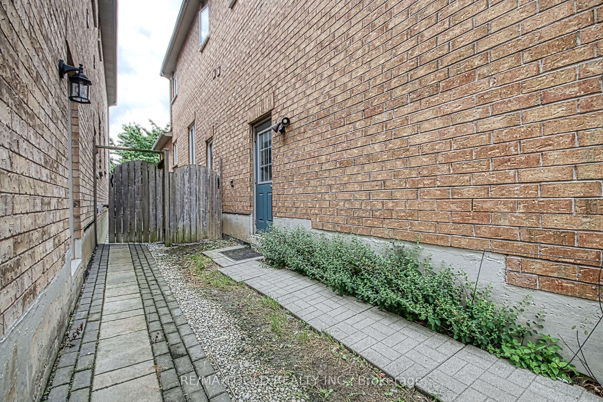 3428 Erin Centre Boulevard Property Photo 7