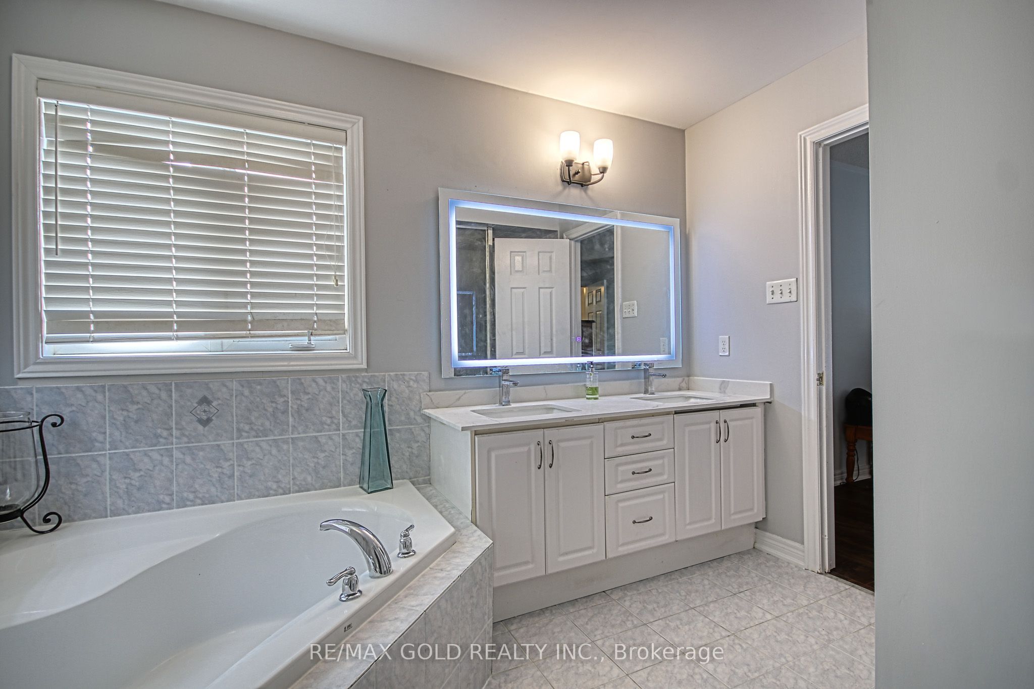 3428 Erin Centre Boulevard Property Photo 29