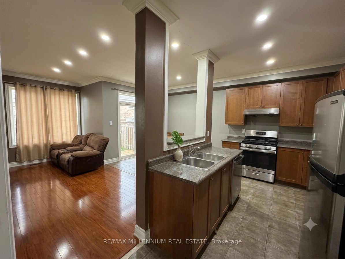 33 Nomad Crescent Upper Property Photo 2