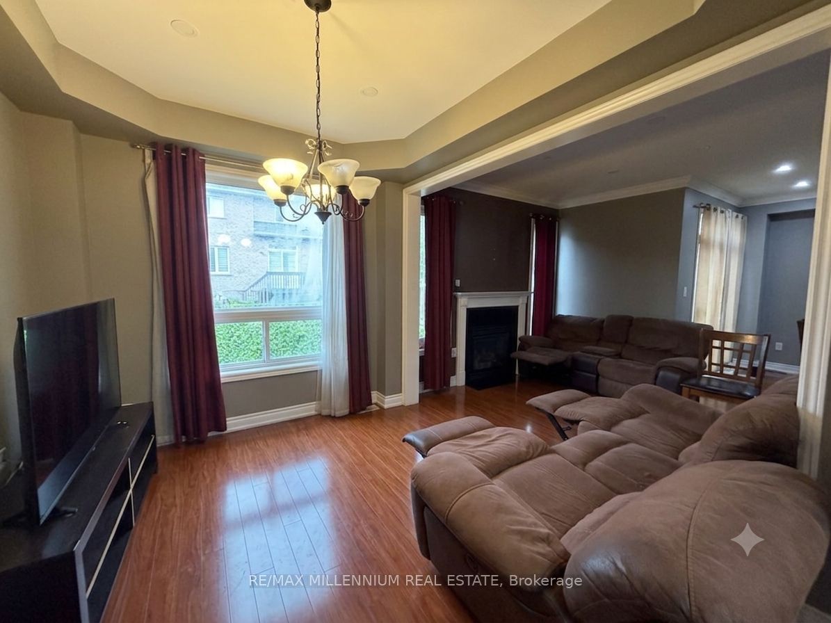 33 Nomad Crescent Upper Property Photo 3