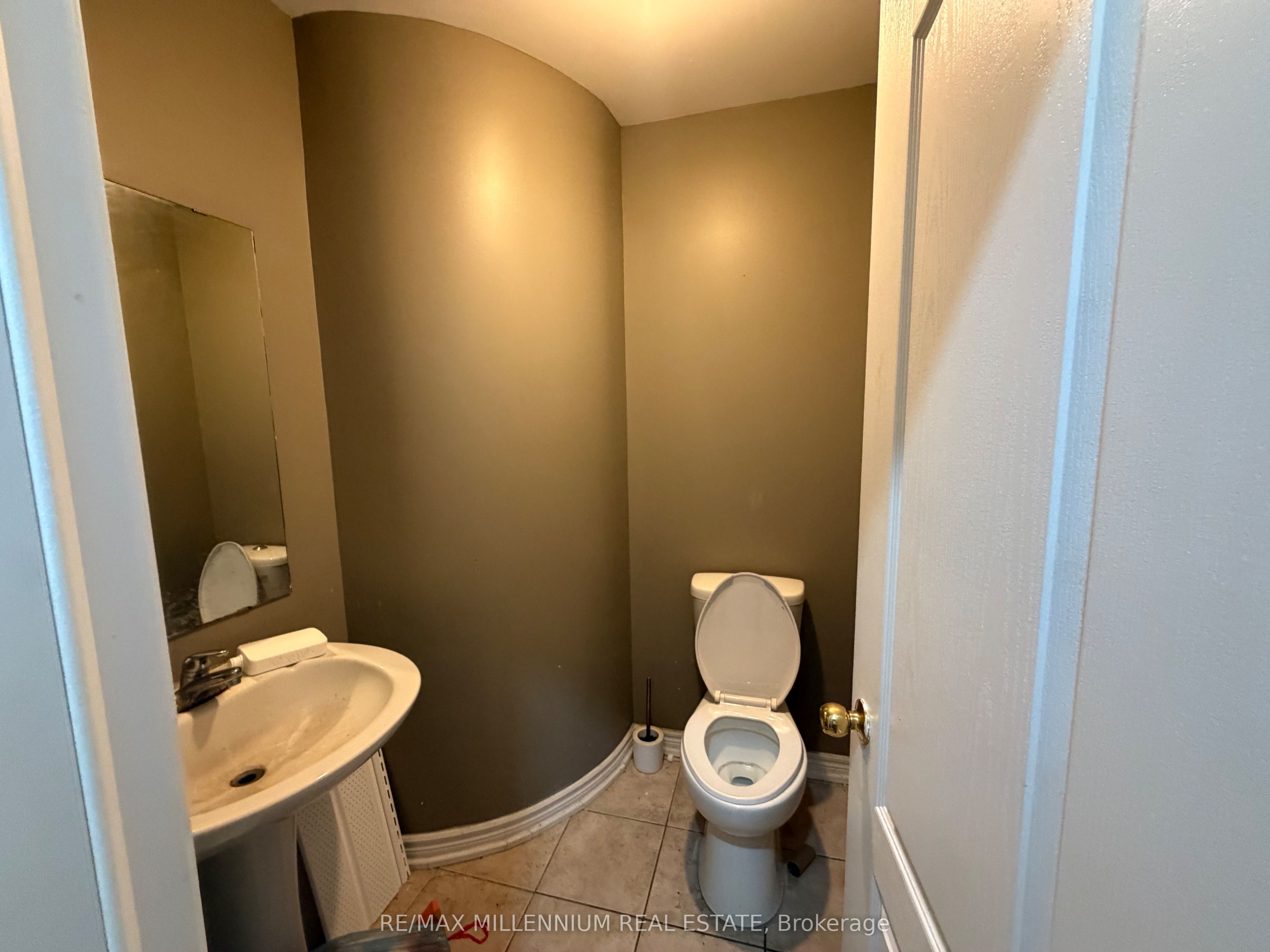 33 Nomad Crescent Upper Property Photo 13
