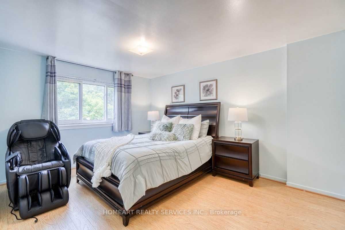 27 Gosford Boulevard 1 Property Photo 12
