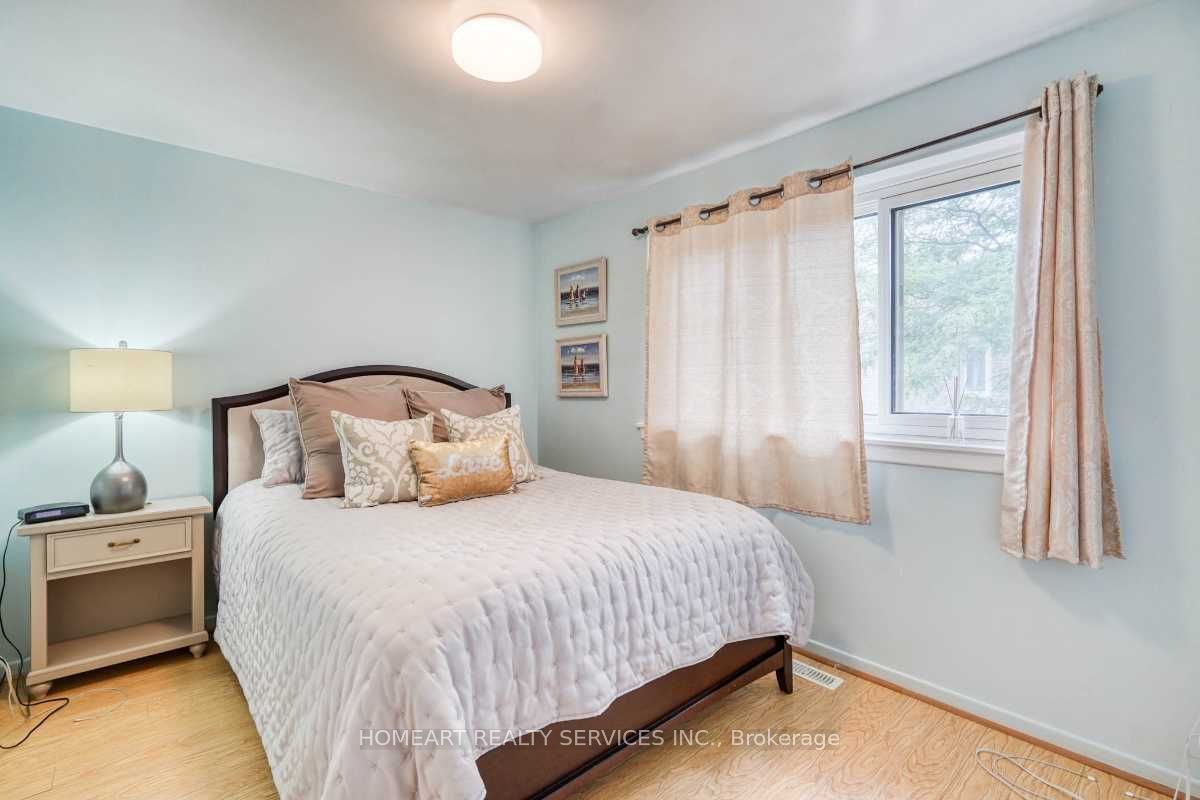 27 Gosford Boulevard 1 Property Photo 14