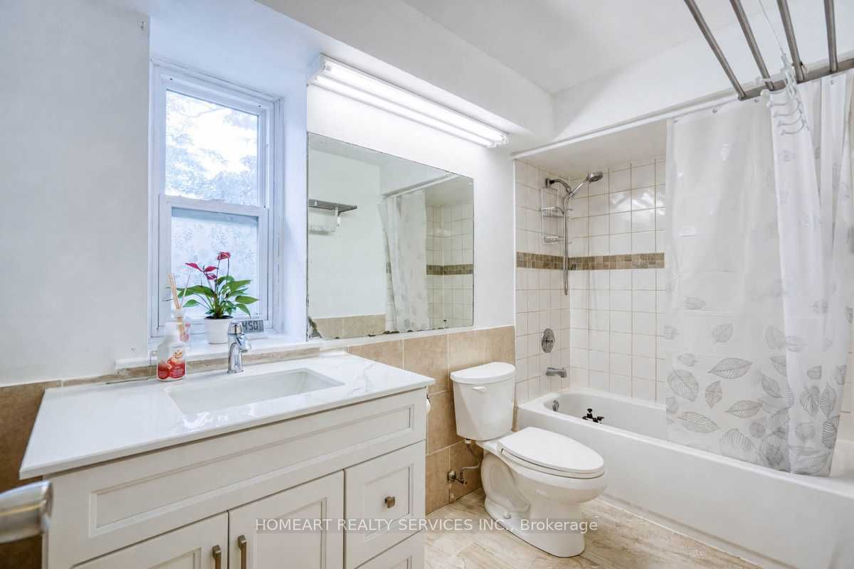 27 Gosford Boulevard 1 Property Photo 15