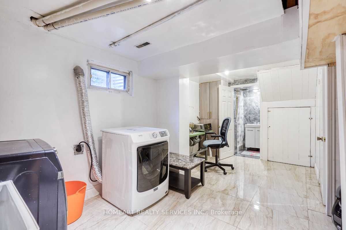 27 Gosford Boulevard 1 Property Photo 16
