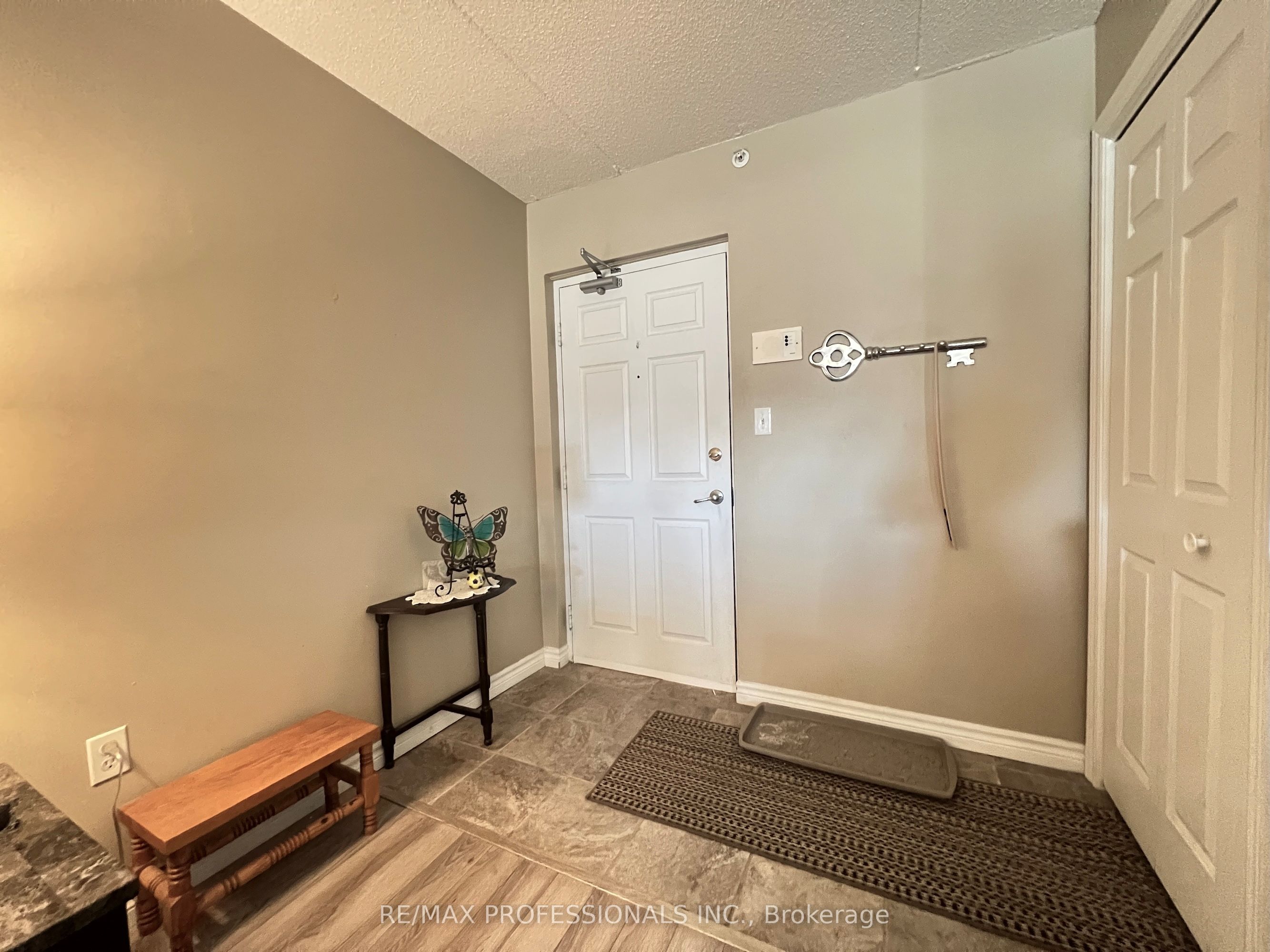 1390 Main Street E 107 Property Photo 6