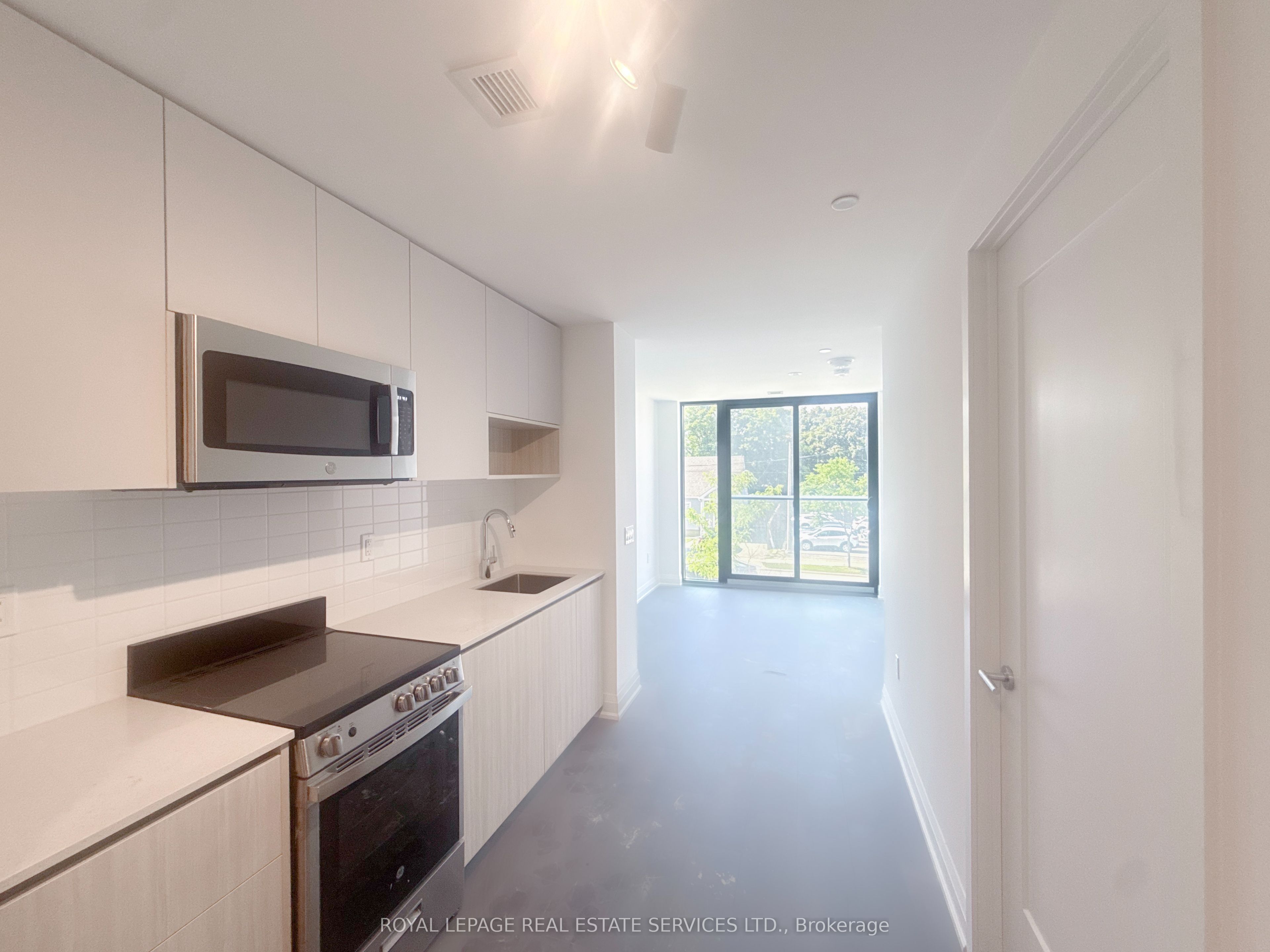 799 The Queensway 105 Upper Property Photo 1