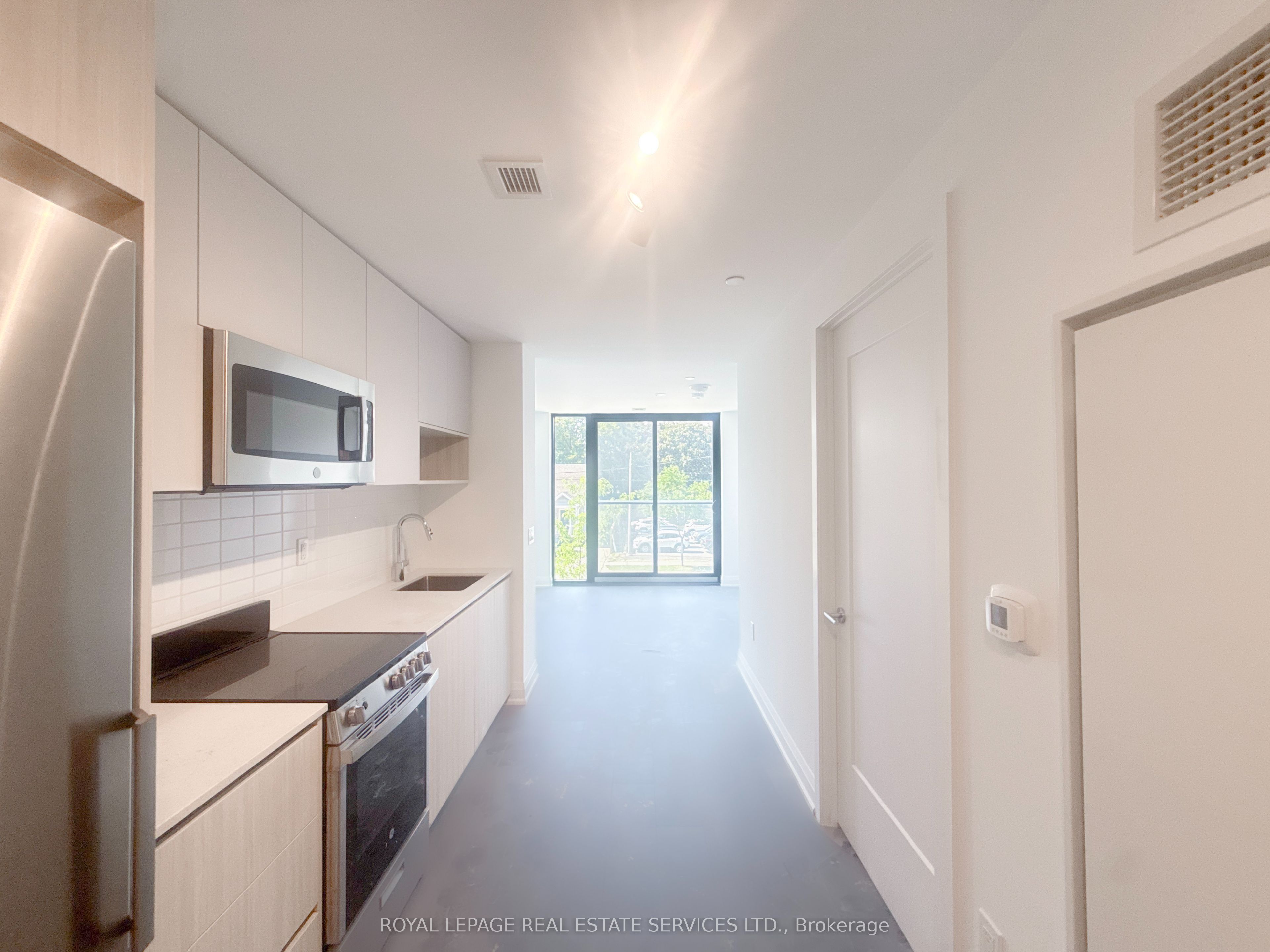 799 The Queensway 105 Upper Property Photo 2