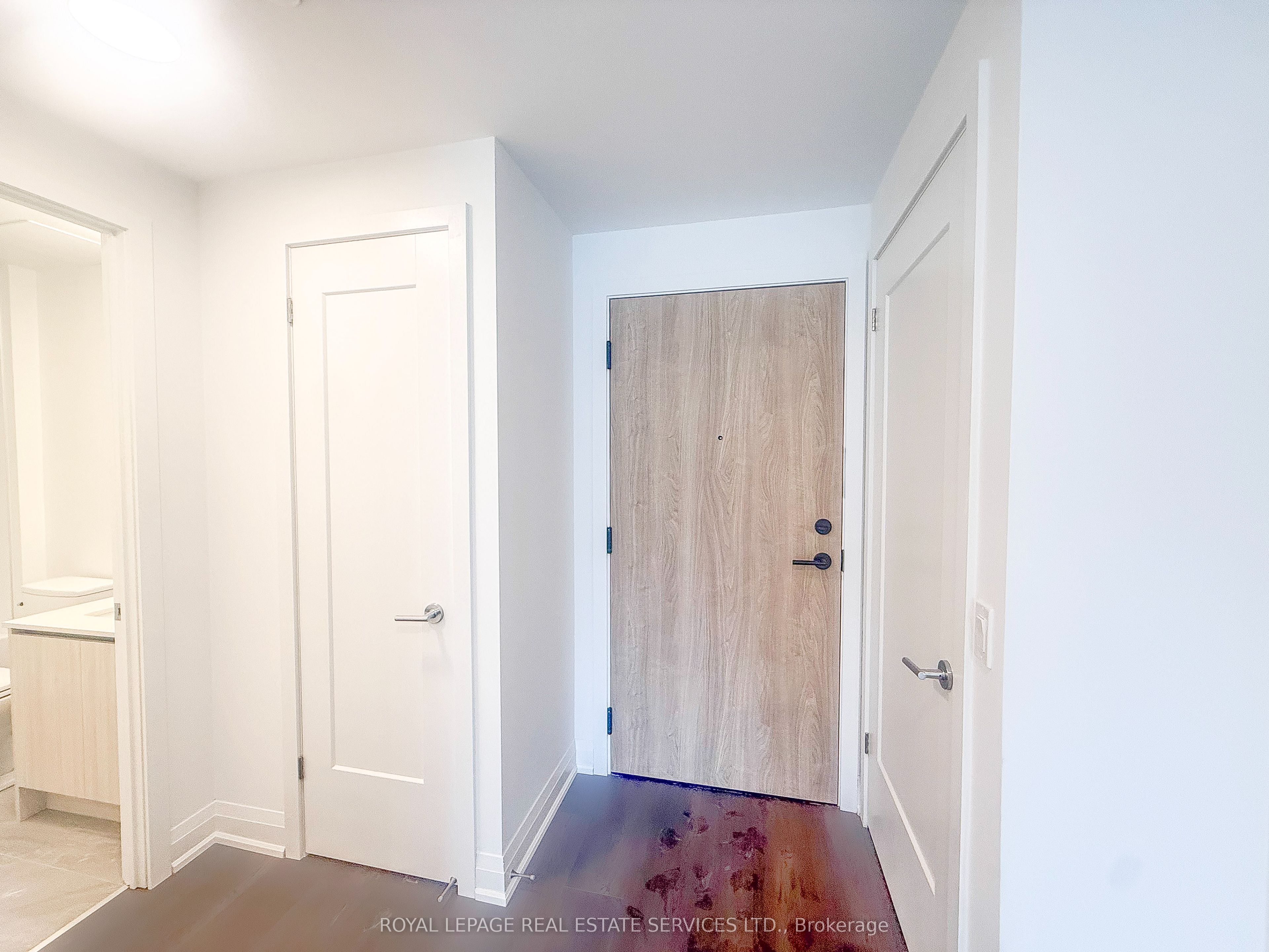 799 The Queensway 105 Upper Property Photo 3