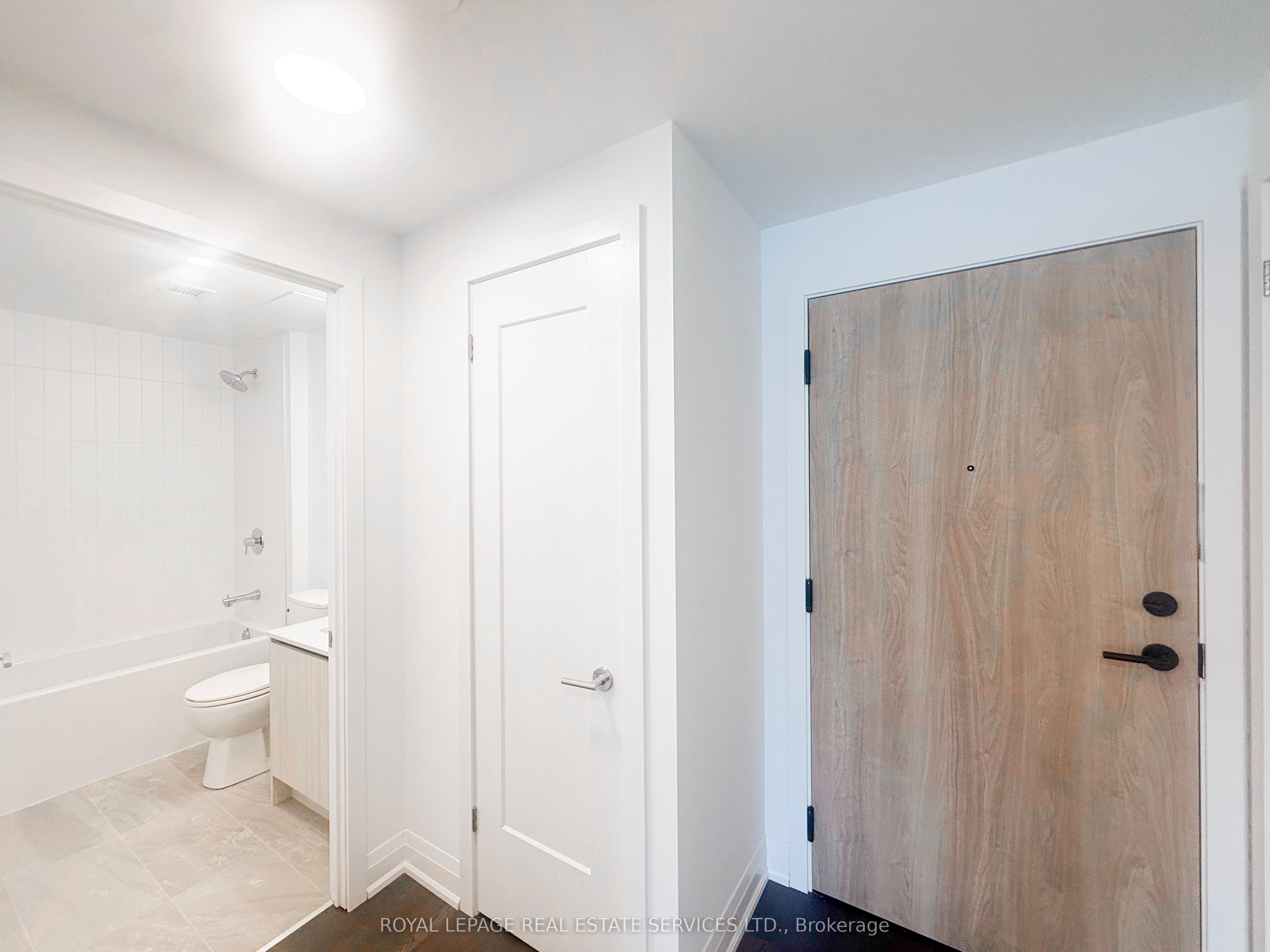 799 The Queensway 105 Upper Property Photo 4