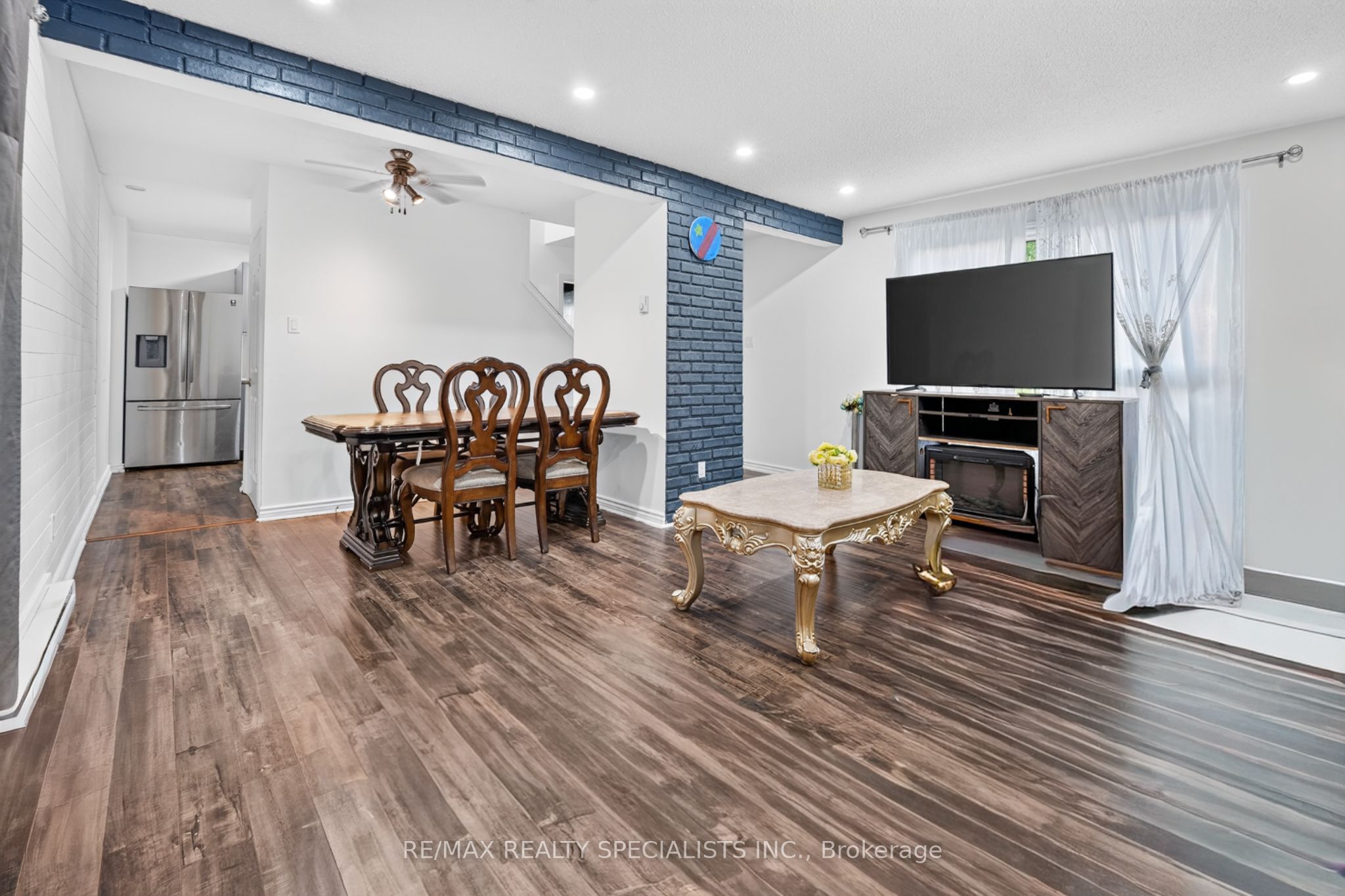 24 Garrison Square Property Photo 4