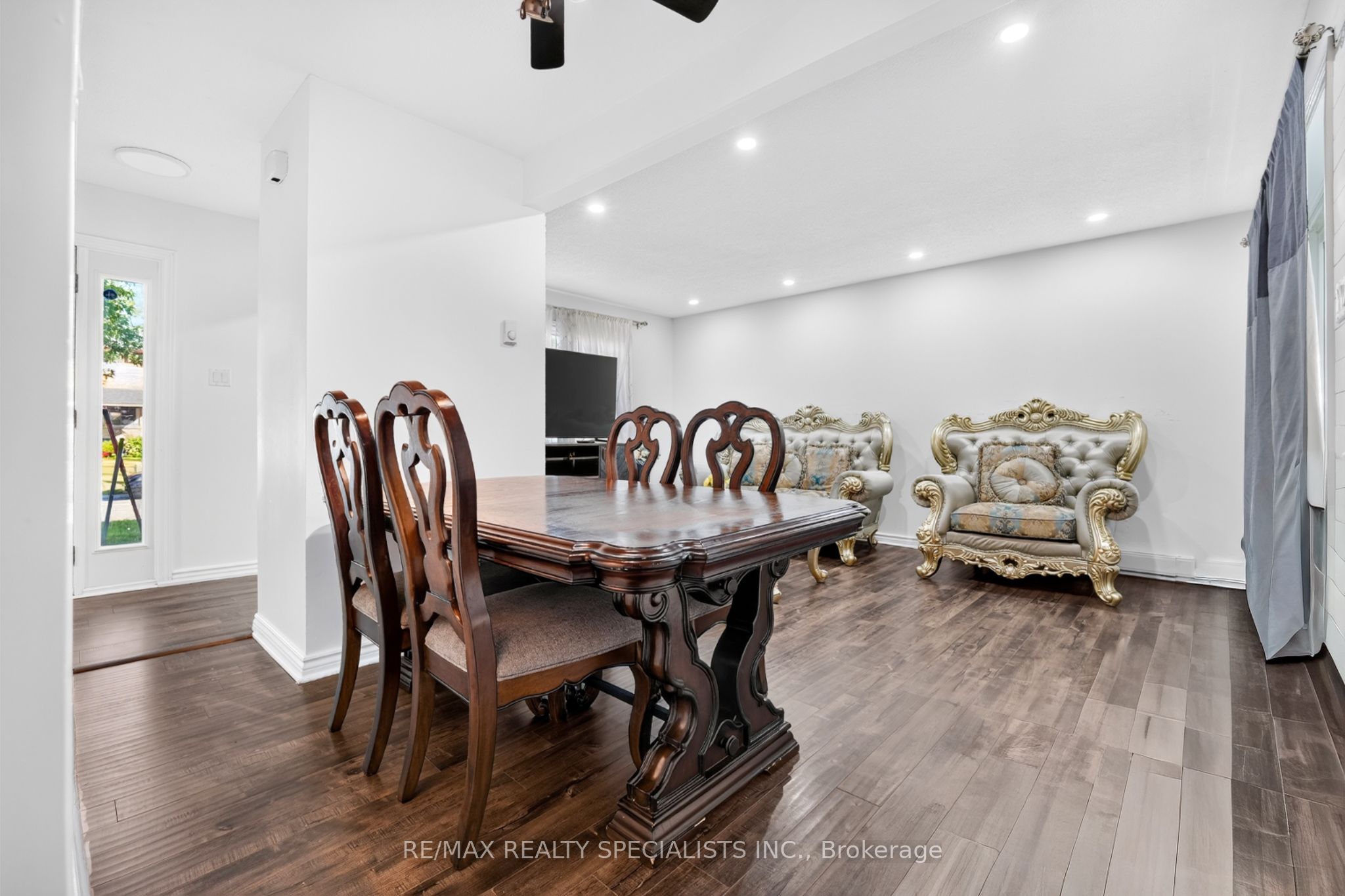 24 Garrison Square Property Photo 6