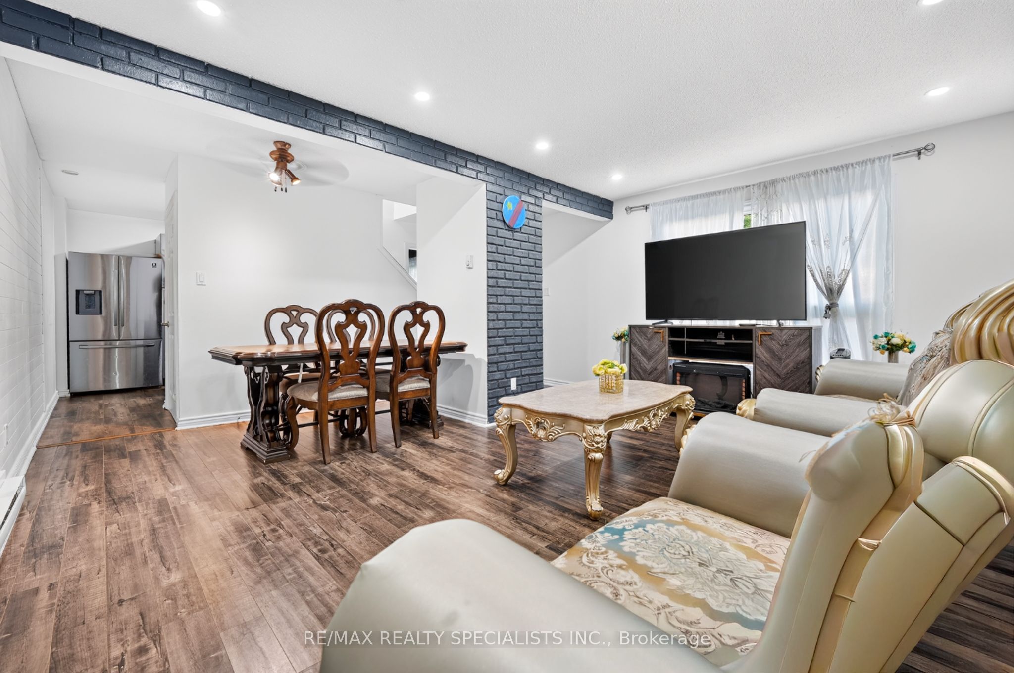24 Garrison Square Property Photo 9