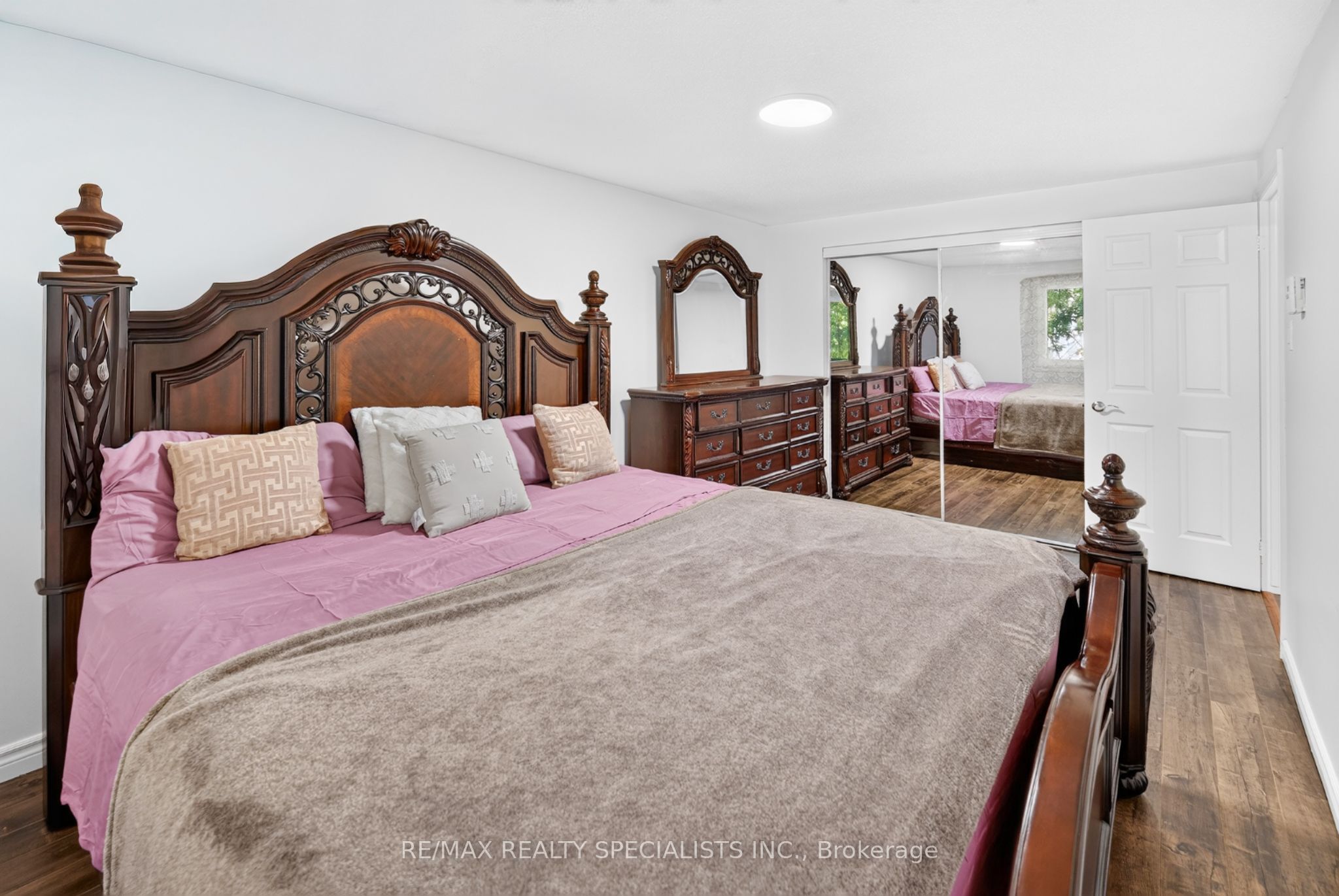 24 Garrison Square Property Photo 17