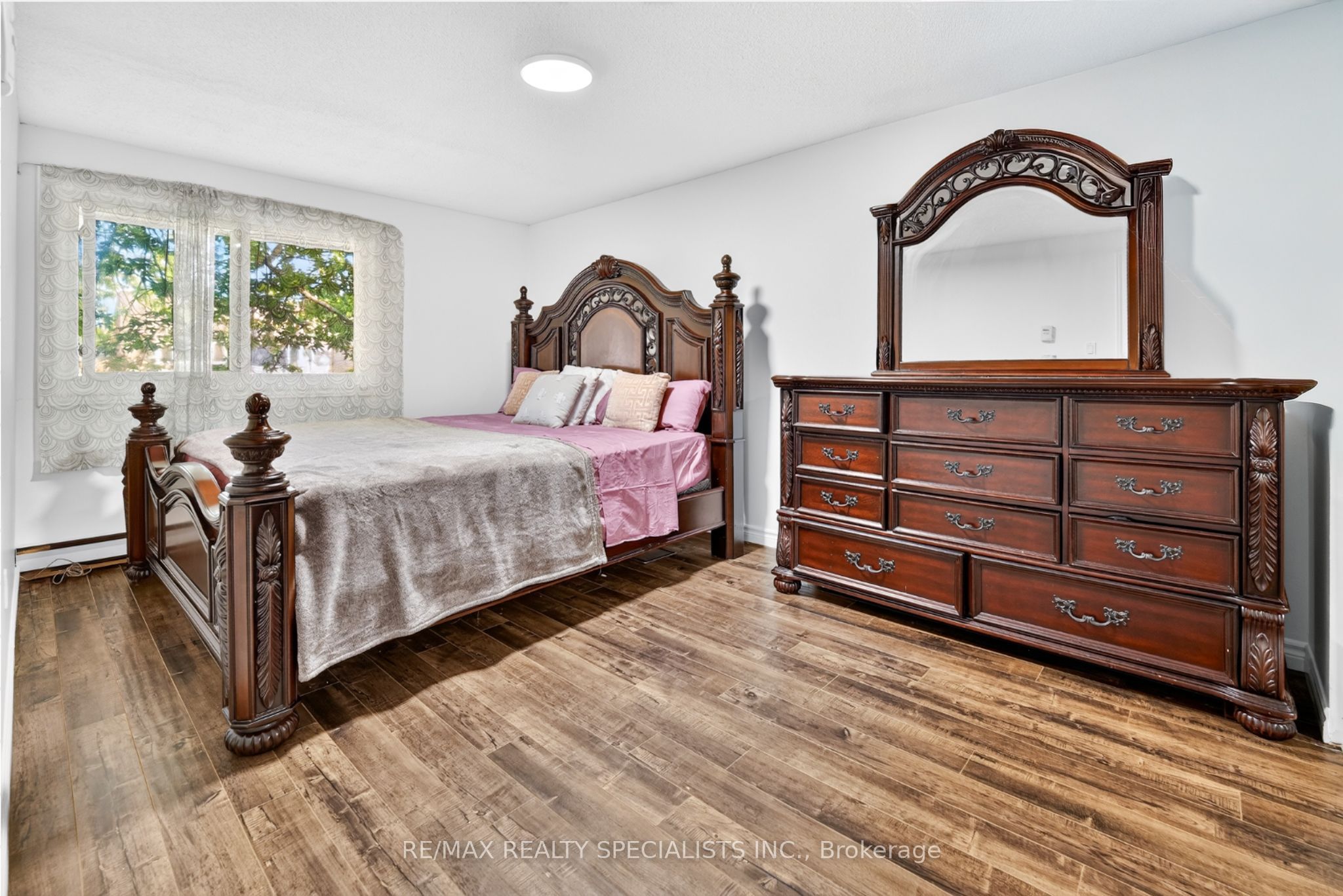 24 Garrison Square Property Photo 18