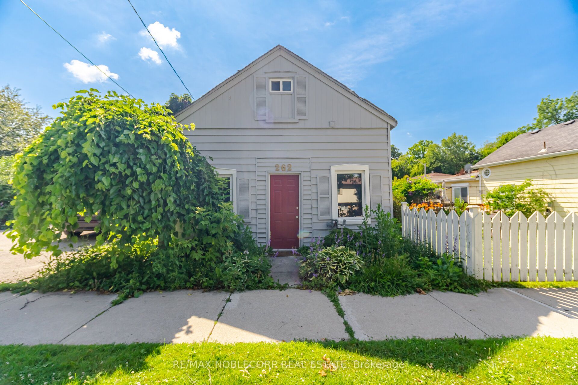 262 Pine Street Property Photo 1