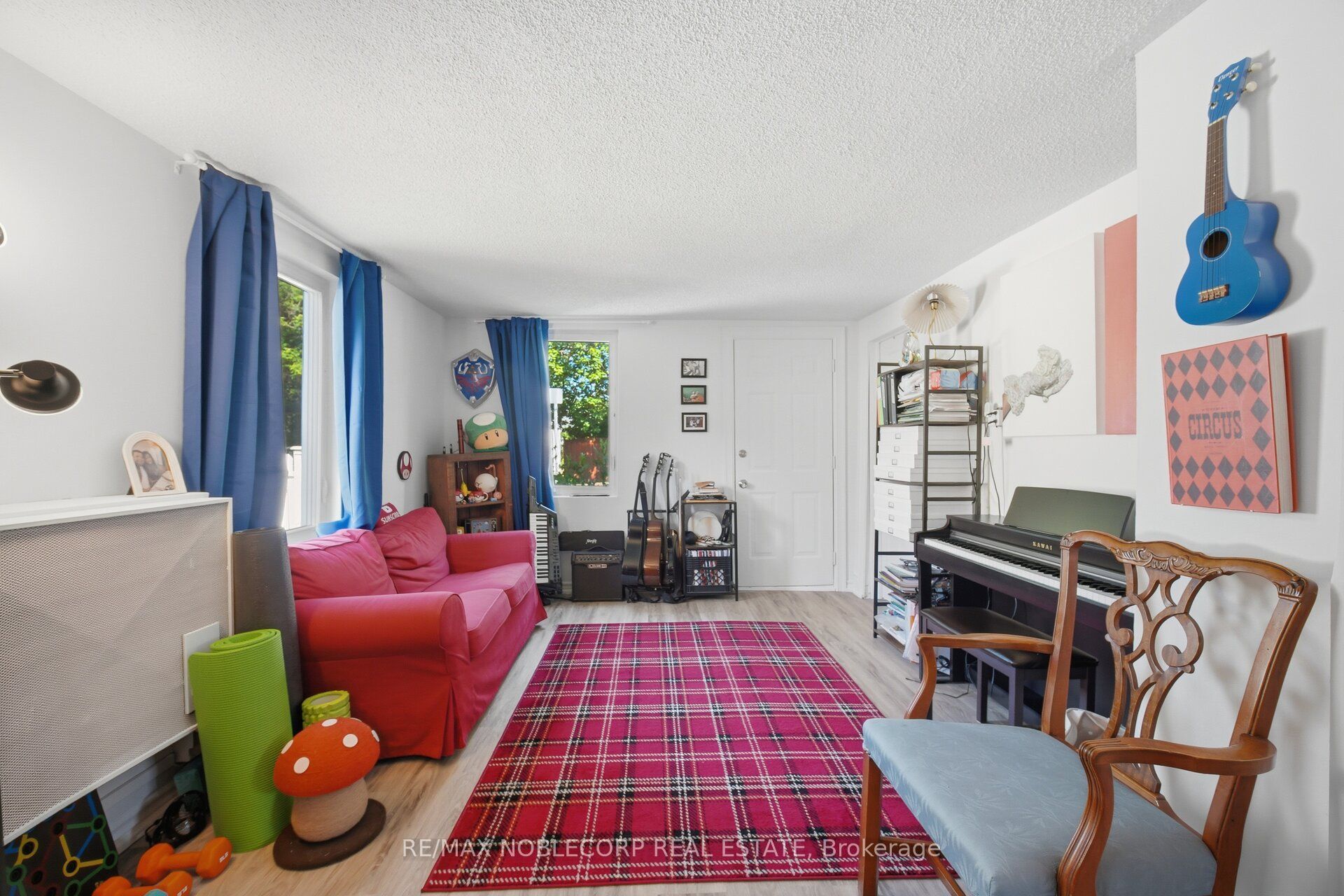 262 Pine Street Property Photo 8