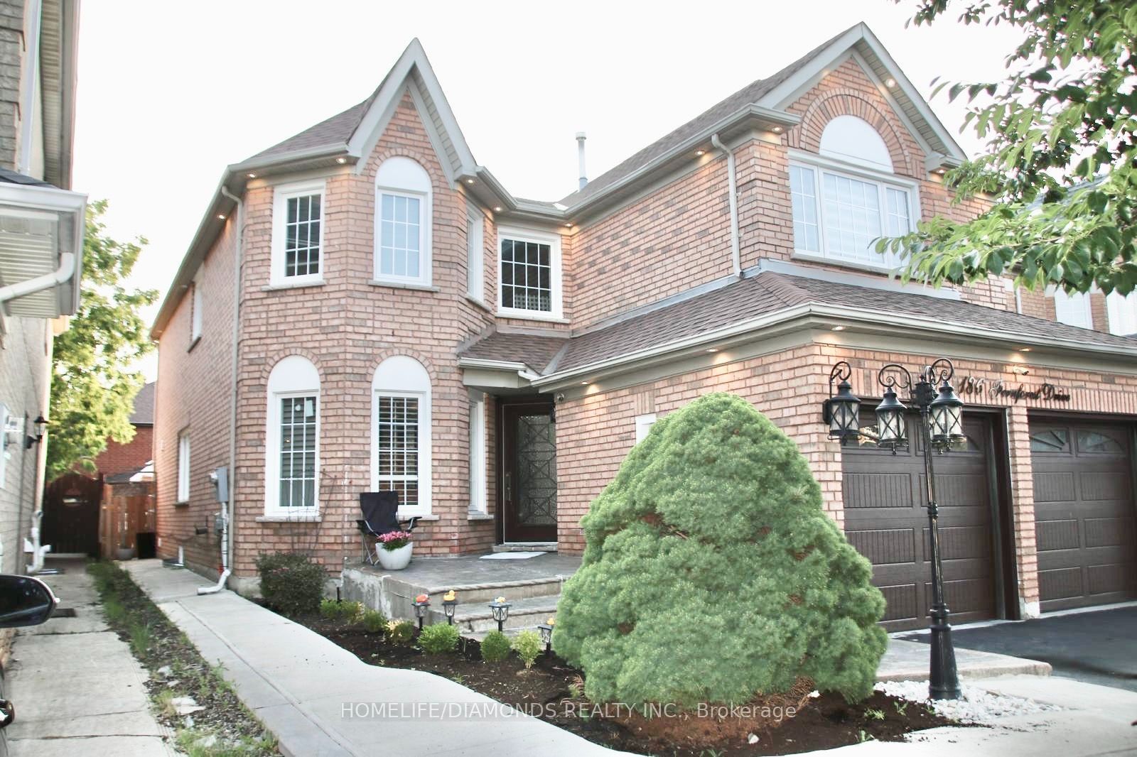 186 FERNFOREST Drive Property Photo 1
