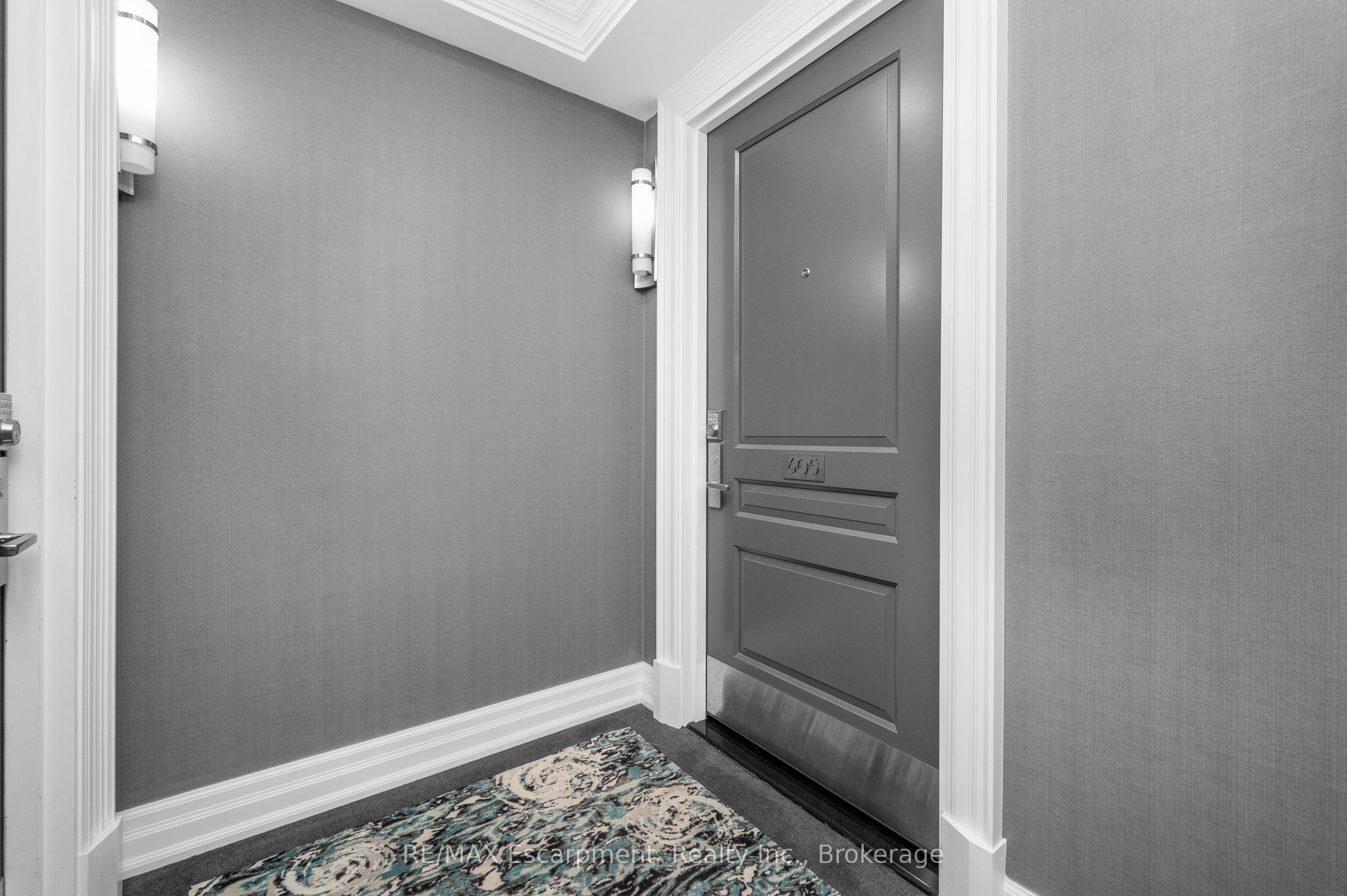 2060 Lakeshore Road 605 Property Photo 4