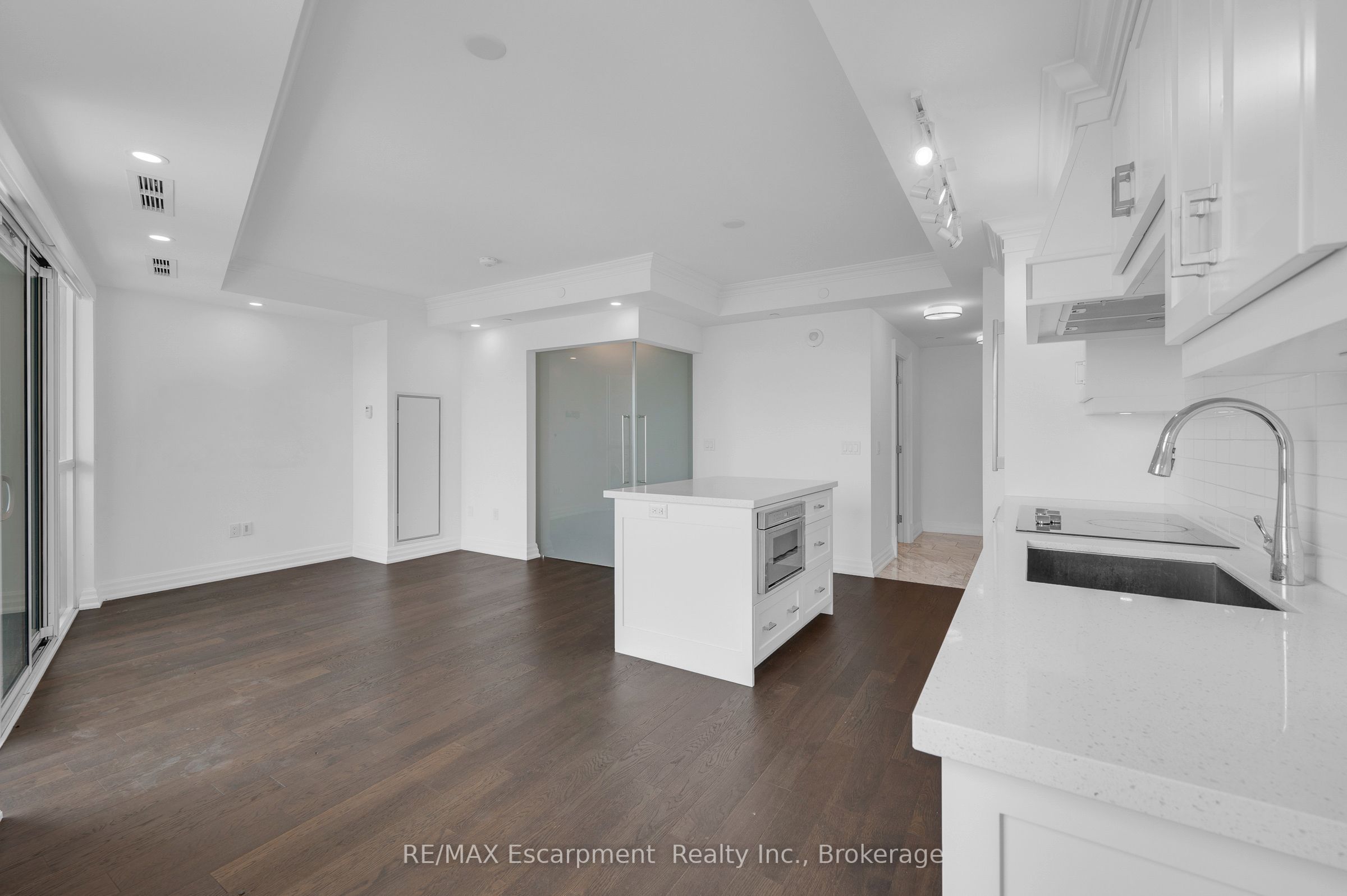 2060 Lakeshore Road 605 Property Photo 8