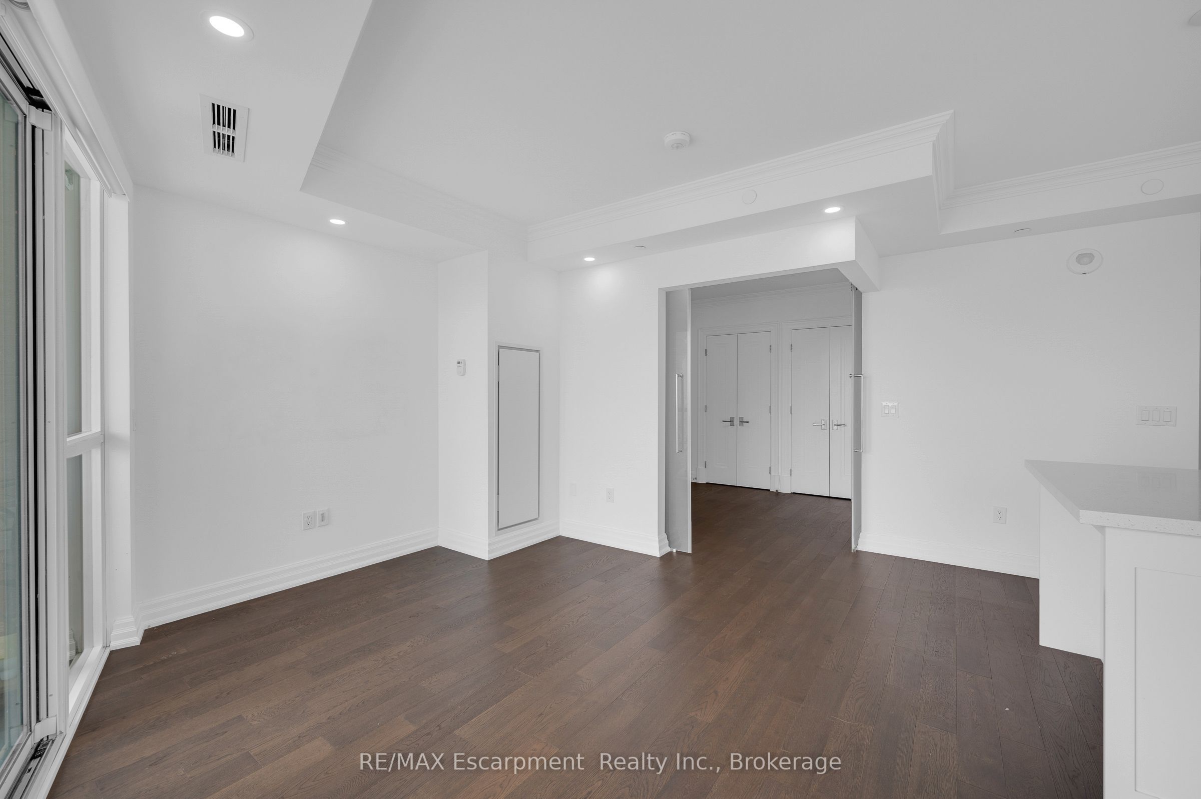 2060 Lakeshore Road 605 Property Photo 12
