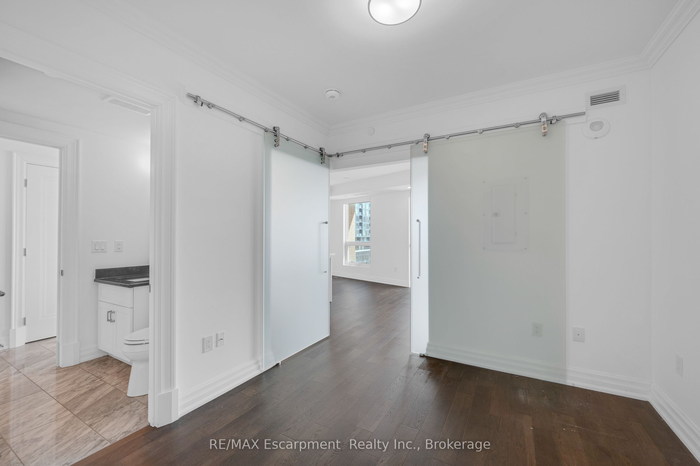 2060 Lakeshore Road 605 Property Photo 20