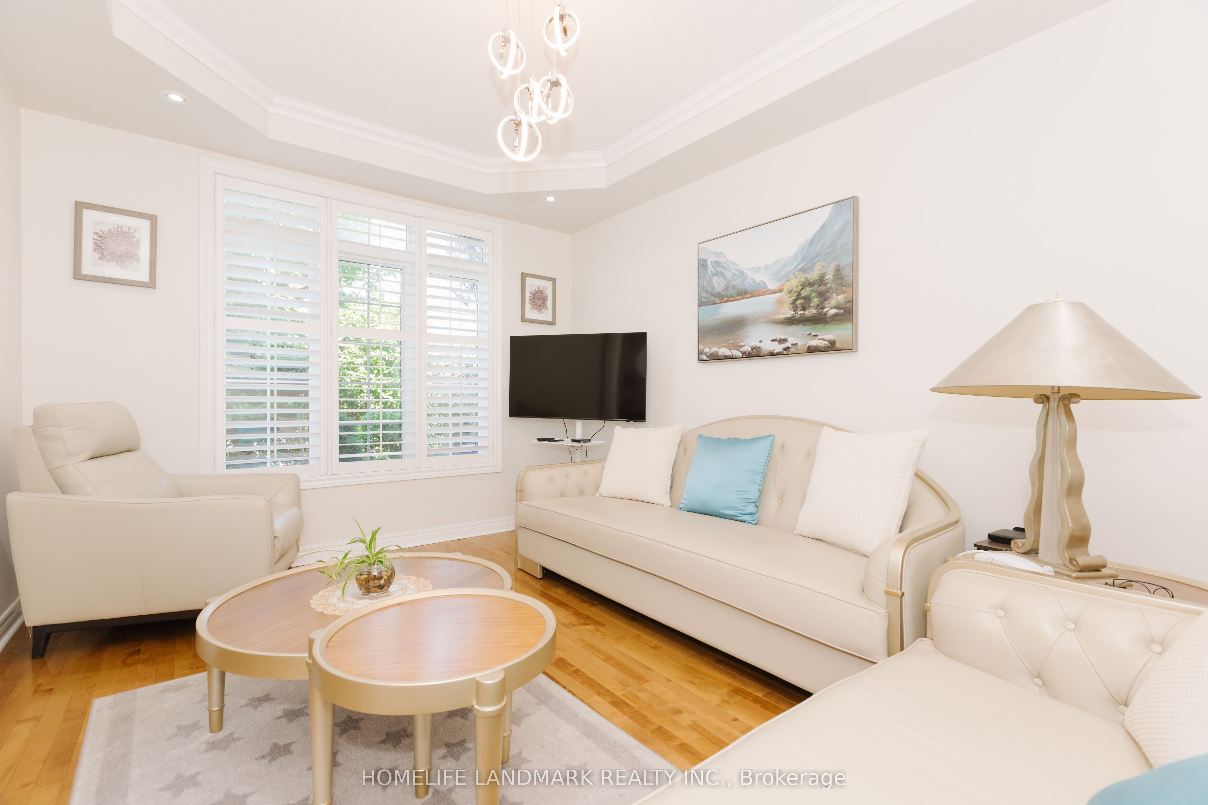 3432 Eglinton Avenue W Property Photo 8