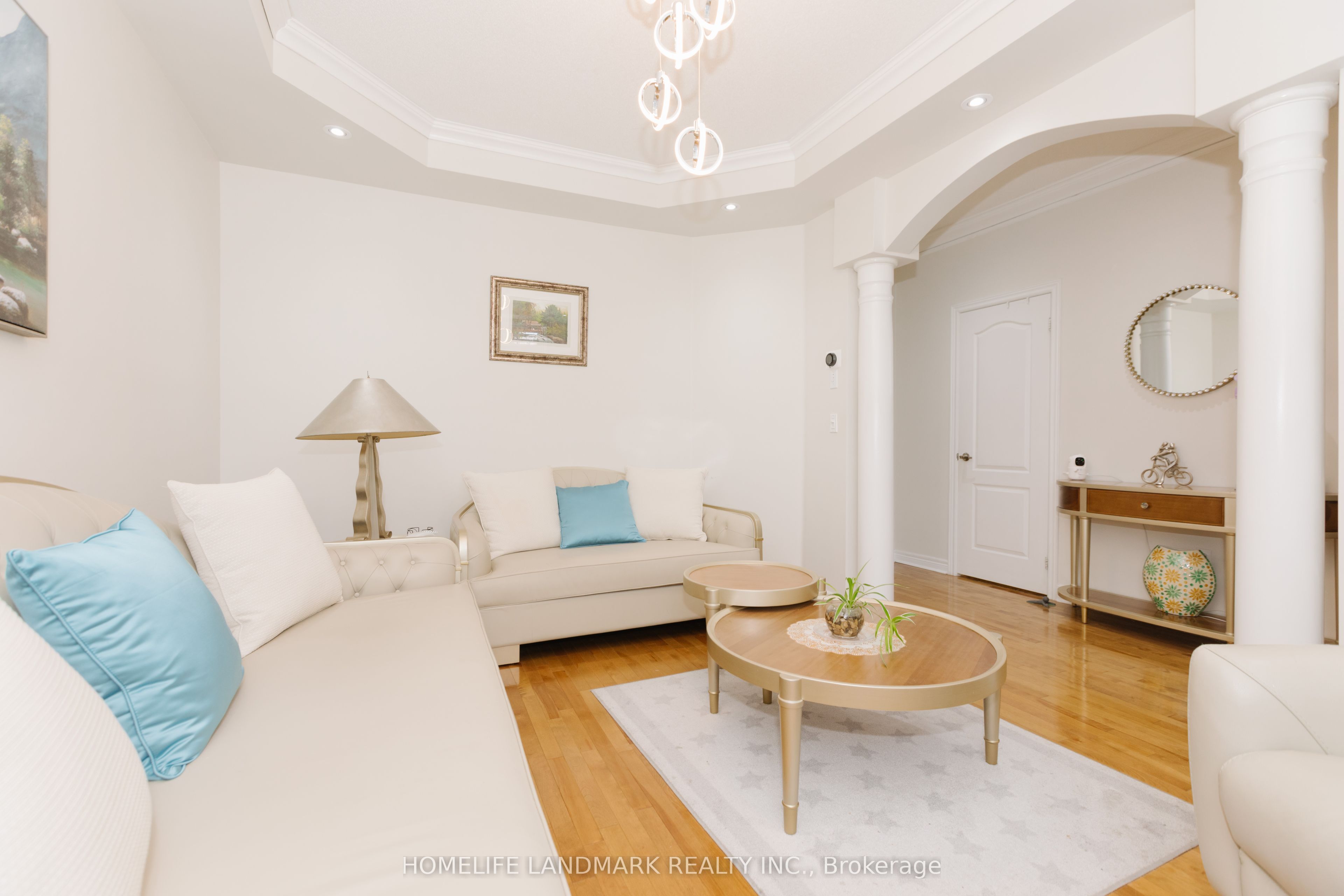 3432 Eglinton Avenue W Property Photo 9