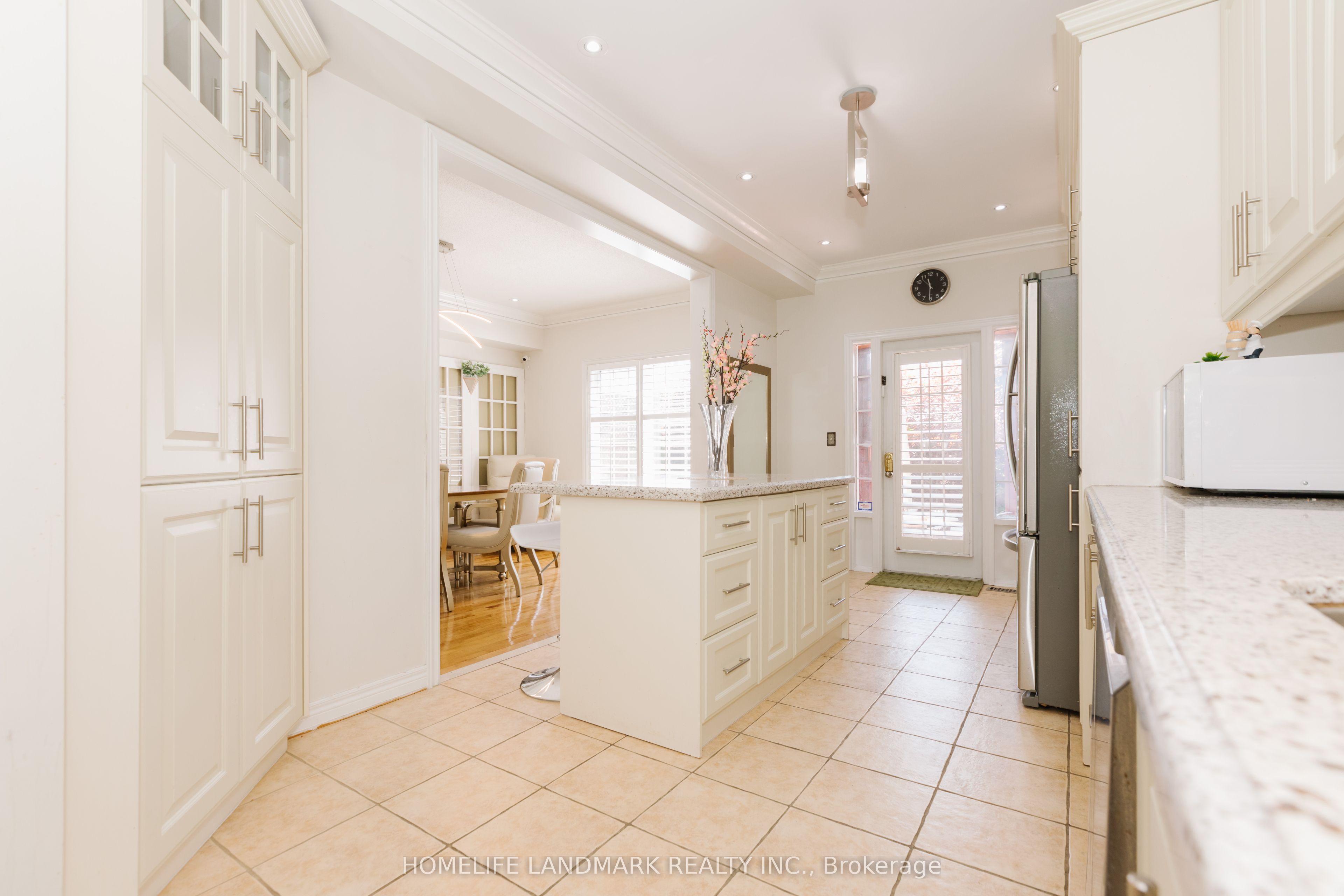 3432 Eglinton Avenue W Property Photo 10