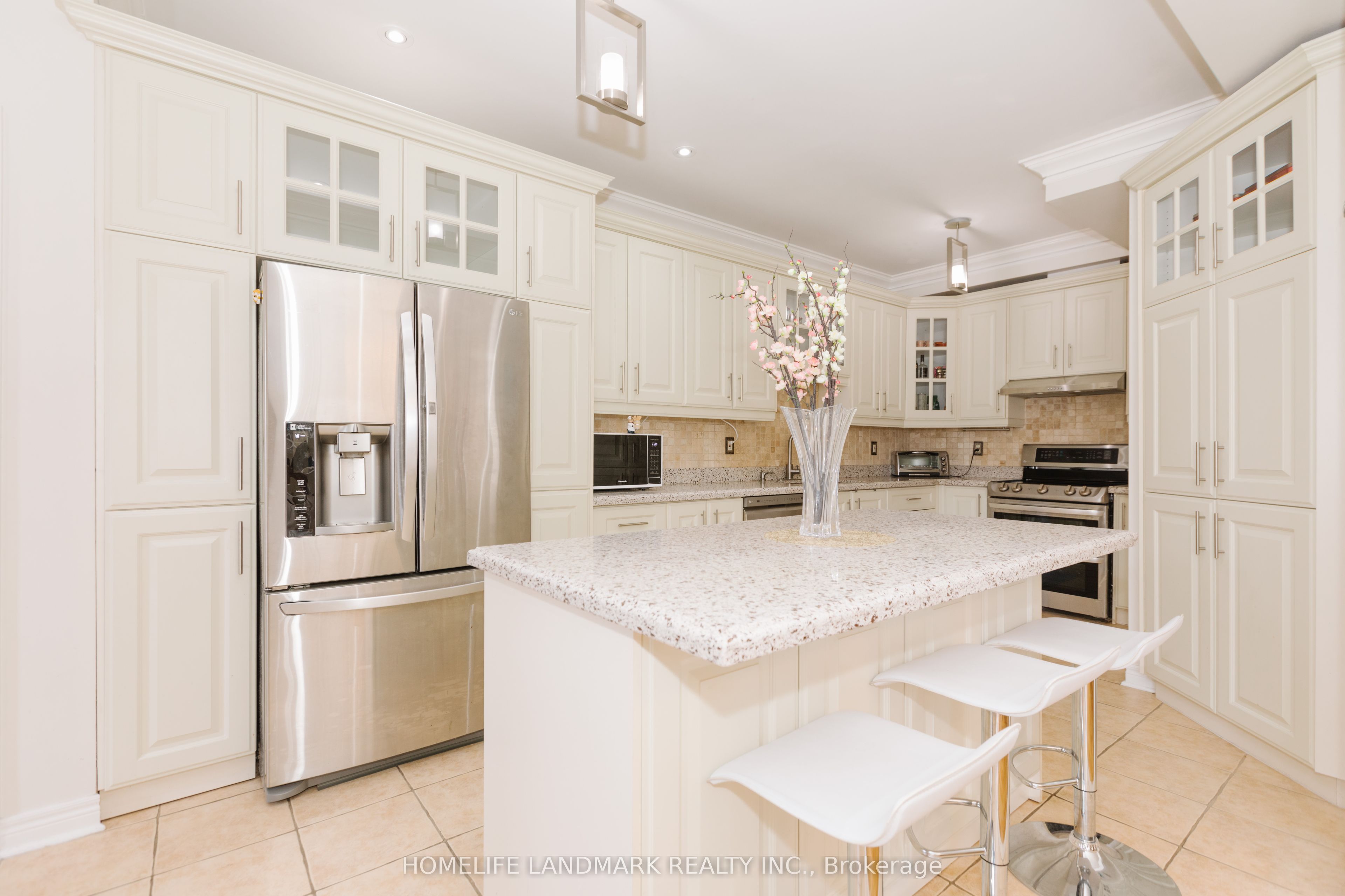 3432 Eglinton Avenue W Property Photo 12